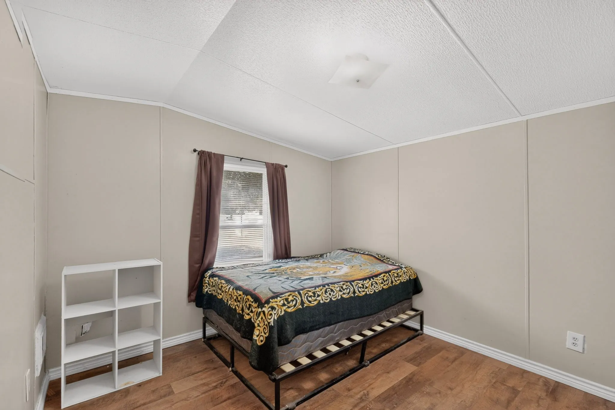 Mobile Home For Sale in Johnson County , 8108 Gray Mist Court, Alvarado, Texas 76009, 3 Bedroom, 2 Bathroom, Garage spaces, 1,152 Sqft, built in 2006, mls#21383090, Real Estate Agent in Alvarado, Homes For Sale in Johnson county, Homes For Sale in Alvarado, Realtor in Alvarado Texas, Real Estate Brokerage Independent Realty Texas, Luminita Cordes Realtor