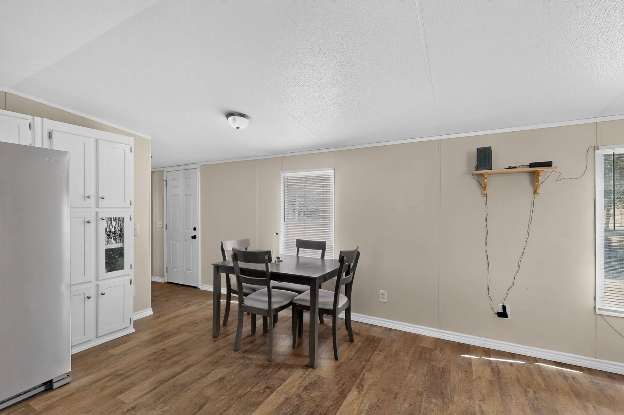 Mobile Home For Sale in Johnson County , 8108 Gray Mist Court, Alvarado, Texas 76009, 3 Bedroom, 2 Bathroom, Garage spaces, 1,152 Sqft, built in 2006, mls#21383090, Real Estate Agent in Alvarado, Homes For Sale in Johnson county, Homes For Sale in Alvarado, Realtor in Alvarado Texas, Real Estate Brokerage Independent Realty Texas, Luminita Cordes Realtor