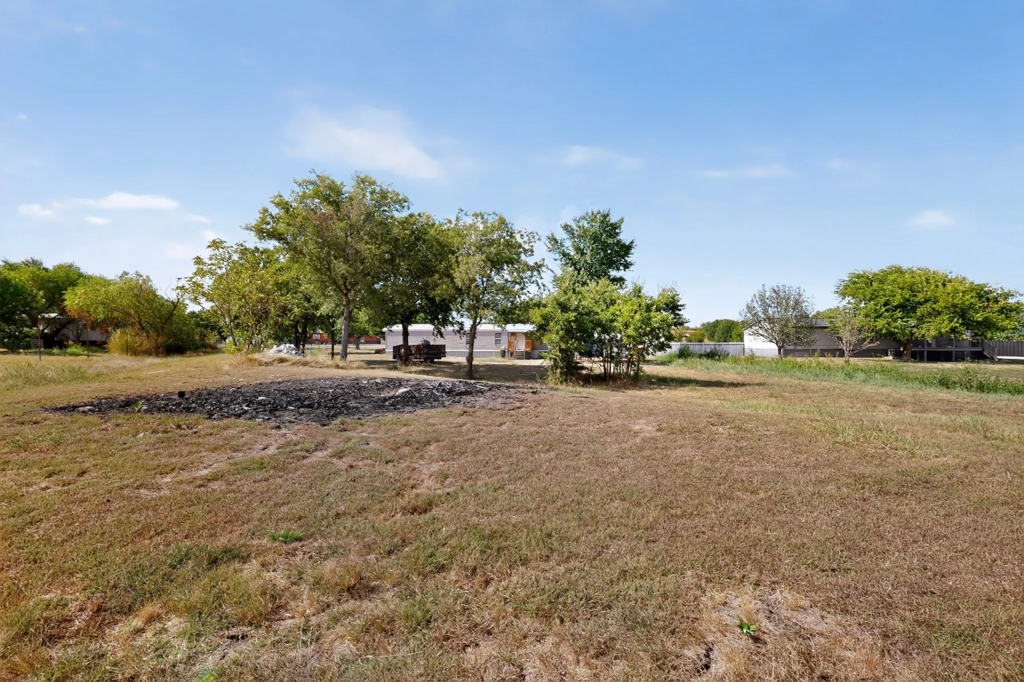 Mobile Home For Sale in Johnson County , 8108 Gray Mist Court, Alvarado, Texas 76009, 3 Bedroom, 2 Bathroom, Garage spaces, 1,152 Sqft, built in 2006, mls#21383090, Real Estate Agent in Alvarado, Homes For Sale in Johnson county, Homes For Sale in Alvarado, Realtor in Alvarado Texas, Real Estate Brokerage Independent Realty Texas, Luminita Cordes Realtor