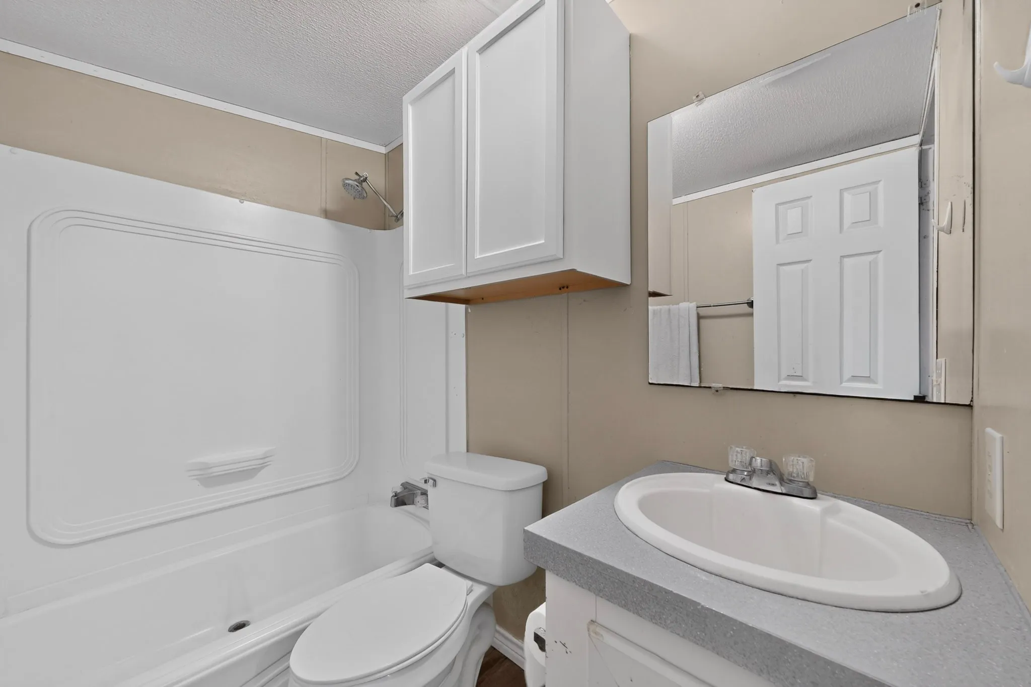 Mobile Home For Sale in Johnson County , 8108 Gray Mist Court, Alvarado, Texas 76009, 3 Bedroom, 2 Bathroom, Garage spaces, 1,152 Sqft, built in 2006, mls#21383090, Real Estate Agent in Alvarado, Homes For Sale in Johnson county, Homes For Sale in Alvarado, Realtor in Alvarado Texas, Real Estate Brokerage Independent Realty Texas, Luminita Cordes Realtor