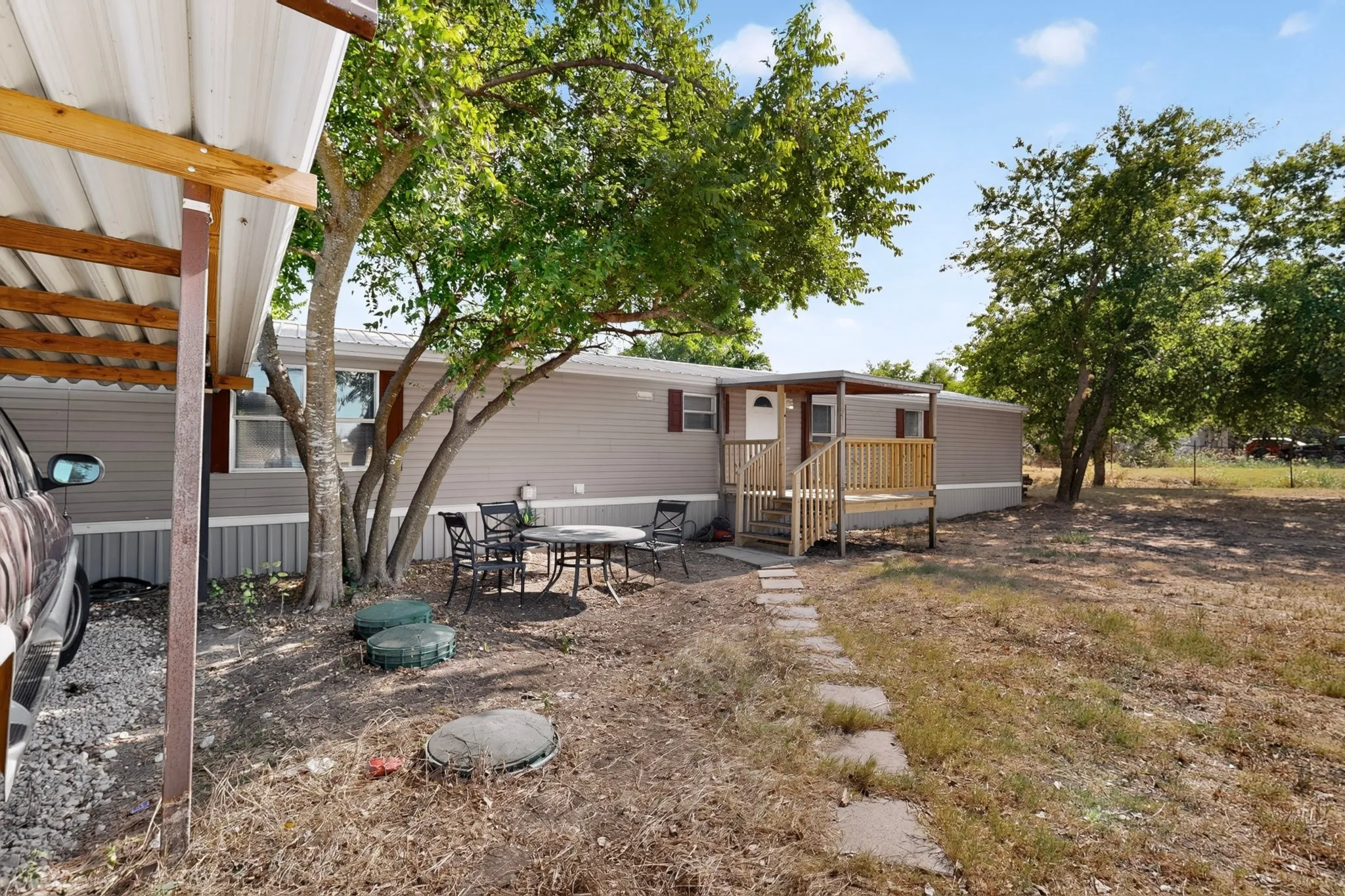 Mobile Home For Sale in Johnson County , 8108 Gray Mist Court, Alvarado, Texas 76009, 3 Bedroom, 2 Bathroom, Garage spaces, 1,152 Sqft, built in 2006, mls#21383090, Real Estate Agent in Alvarado, Homes For Sale in Johnson county, Homes For Sale in Alvarado, Realtor in Alvarado Texas, Real Estate Brokerage Independent Realty Texas, Luminita Cordes Realtor