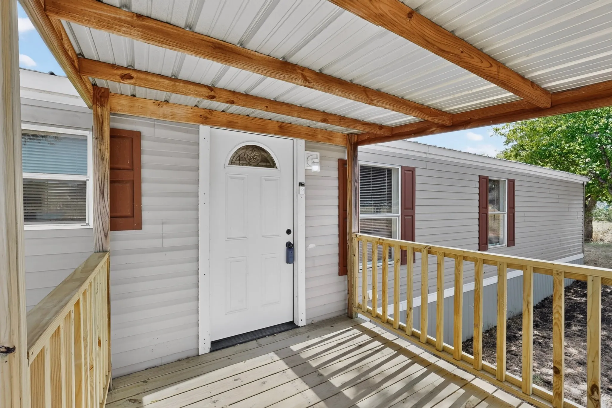 Mobile Home For Sale in Johnson County , 8108 Gray Mist Court, Alvarado, Texas 76009, 3 Bedroom, 2 Bathroom, Garage spaces, 1,152 Sqft, built in 2006, mls#21383090, Real Estate Agent in Alvarado, Homes For Sale in Johnson county, Homes For Sale in Alvarado, Realtor in Alvarado Texas, Real Estate Brokerage Independent Realty Texas, Luminita Cordes Realtor