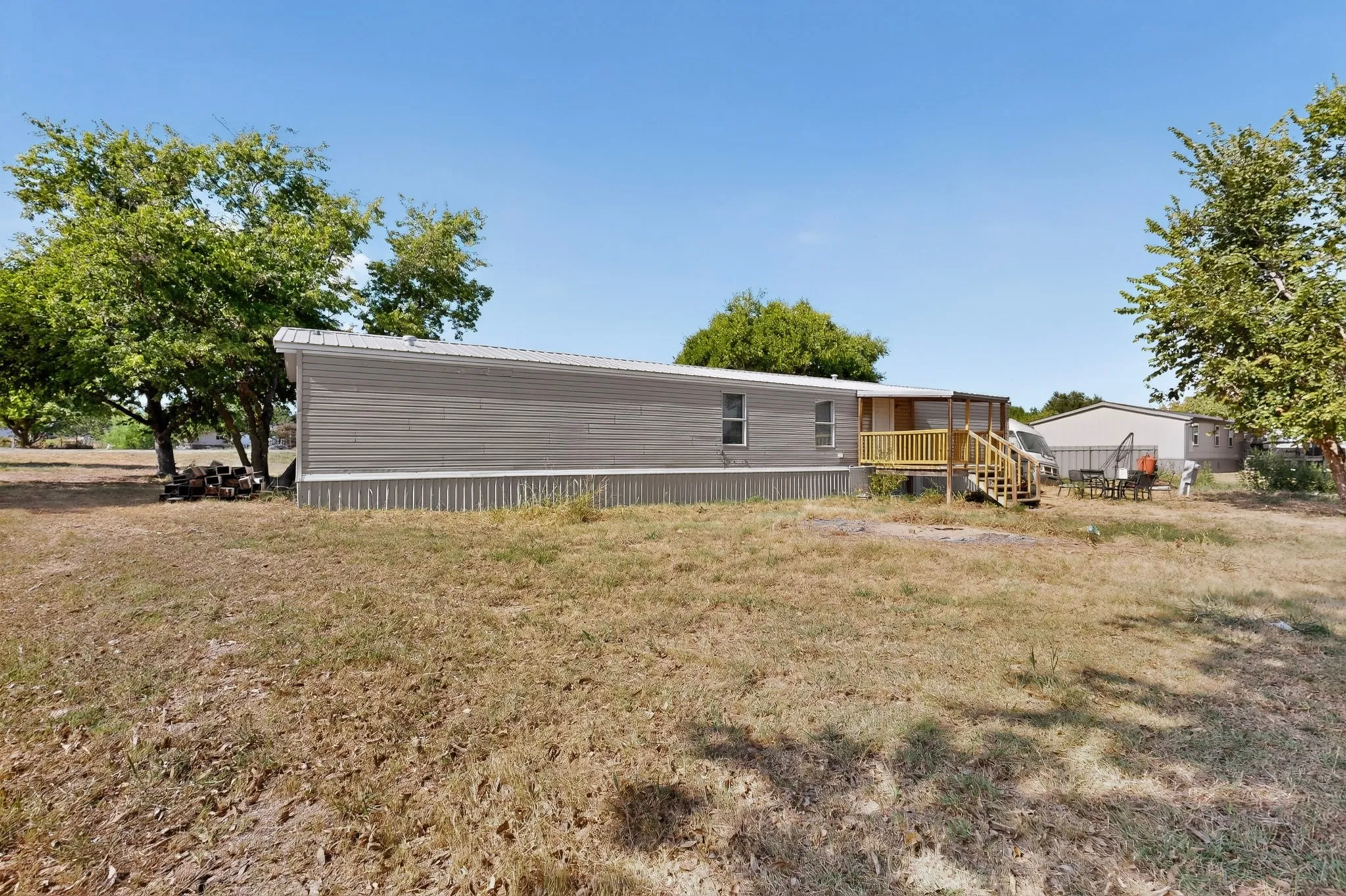 Mobile Home For Sale in Johnson County , 8108 Gray Mist Court, Alvarado, Texas 76009, 3 Bedroom, 2 Bathroom, Garage spaces, 1,152 Sqft, built in 2006, mls#21383090, Real Estate Agent in Alvarado, Homes For Sale in Johnson county, Homes For Sale in Alvarado, Realtor in Alvarado Texas, Real Estate Brokerage Independent Realty Texas, Luminita Cordes Realtor