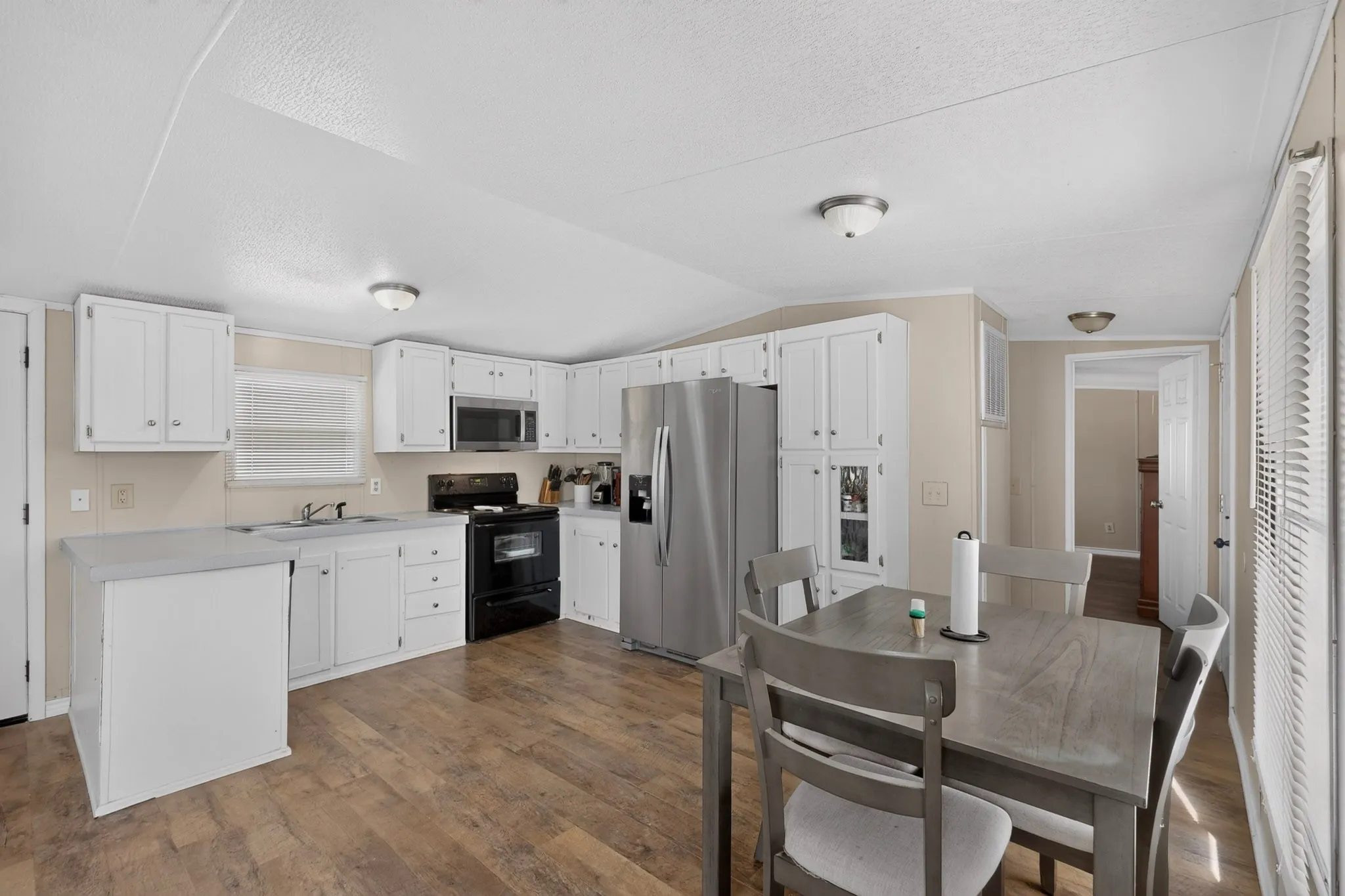 Mobile Home For Sale in Johnson County , 8108 Gray Mist Court, Alvarado, Texas 76009, 3 Bedroom, 2 Bathroom, Garage spaces, 1,152 Sqft, built in 2006, mls#21383090, Real Estate Agent in Alvarado, Homes For Sale in Johnson county, Homes For Sale in Alvarado, Realtor in Alvarado Texas, Real Estate Brokerage Independent Realty Texas, Luminita Cordes Realtor