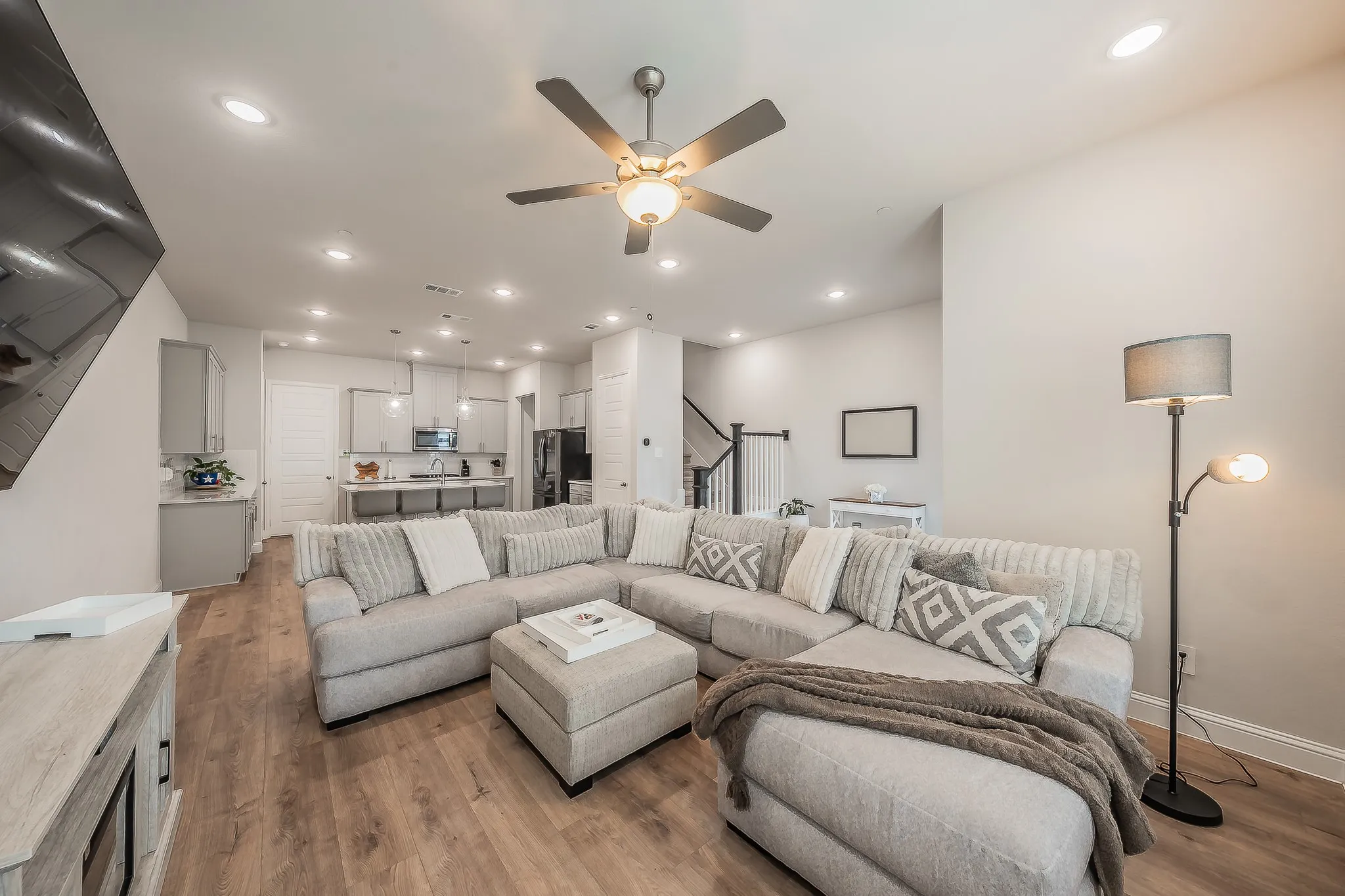Townhouse For Rent in Dallas County , 12933 Couture Drive, Farmers Branch, Texas 75234, 3 Bedroom, 3 Bathroom, 2 Garage spaces, 1,866 Sqft, built in 2022, mls#21385386, Real Estate Agent in Farmers Branch, Homes For Rent in Dallas county, Homes For Rent in Farmers Branch, Realtor in Farmers Branch Texas, Real Estate Brokerage Independent Realty Texas, Luminita Cordes Realtor