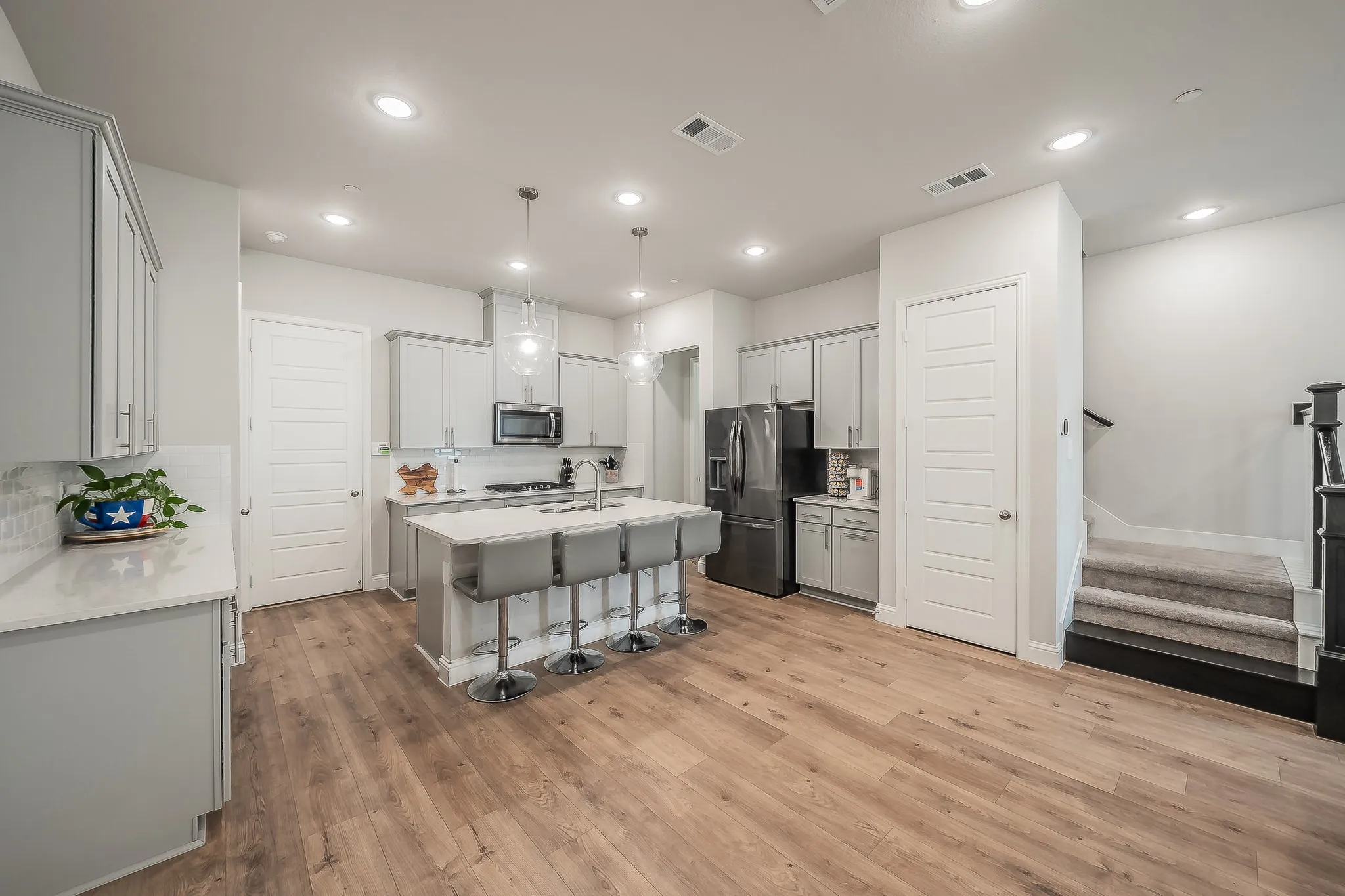 Townhouse For Rent in Dallas County , 12933 Couture Drive, Farmers Branch, Texas 75234, 3 Bedroom, 3 Bathroom, 2 Garage spaces, 1,866 Sqft, built in 2022, mls#21385386, Real Estate Agent in Farmers Branch, Homes For Rent in Dallas county, Homes For Rent in Farmers Branch, Realtor in Farmers Branch Texas, Real Estate Brokerage Independent Realty Texas, Luminita Cordes Realtor
