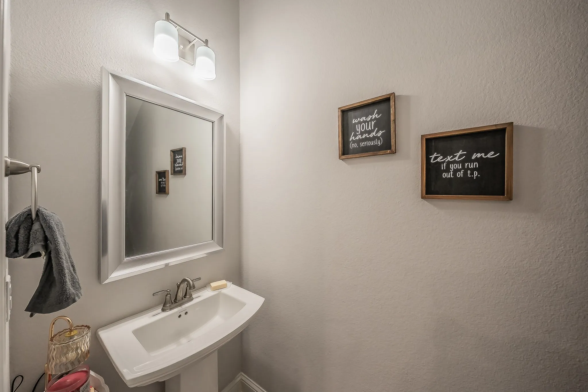Townhouse For Rent in Dallas County , 12933 Couture Drive, Farmers Branch, Texas 75234, 3 Bedroom, 3 Bathroom, 2 Garage spaces, 1,866 Sqft, built in 2022, mls#21385386, Real Estate Agent in Farmers Branch, Homes For Rent in Dallas county, Homes For Rent in Farmers Branch, Realtor in Farmers Branch Texas, Real Estate Brokerage Independent Realty Texas, Luminita Cordes Realtor
