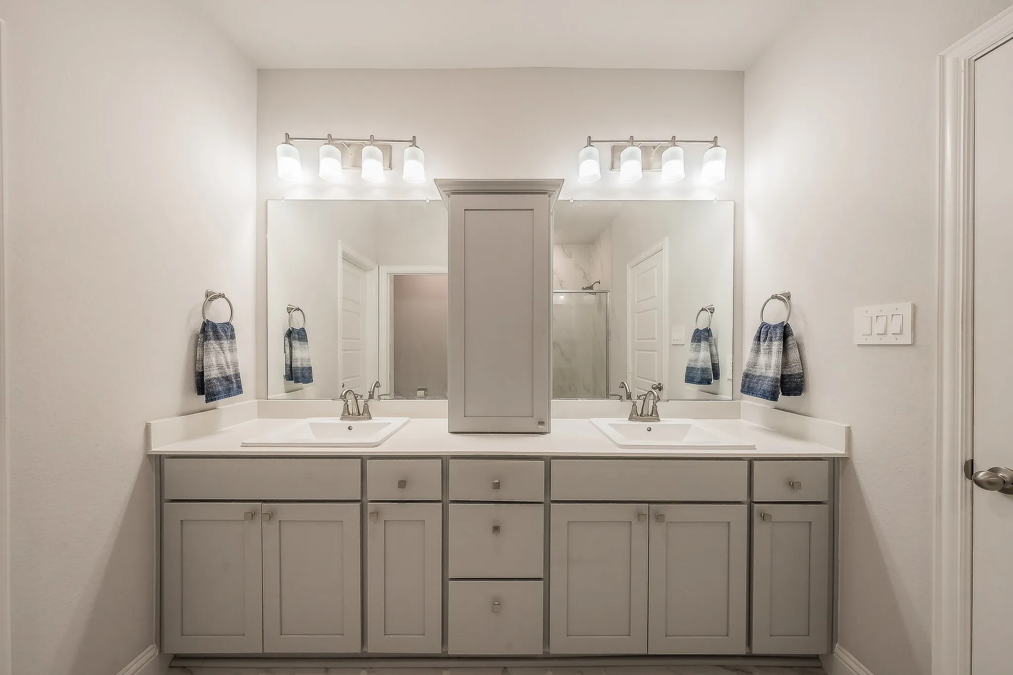 Townhouse For Rent in Dallas County , 12933 Couture Drive, Farmers Branch, Texas 75234, 3 Bedroom, 3 Bathroom, 2 Garage spaces, 1,866 Sqft, built in 2022, mls#21385386, Real Estate Agent in Farmers Branch, Homes For Rent in Dallas county, Homes For Rent in Farmers Branch, Realtor in Farmers Branch Texas, Real Estate Brokerage Independent Realty Texas, Luminita Cordes Realtor