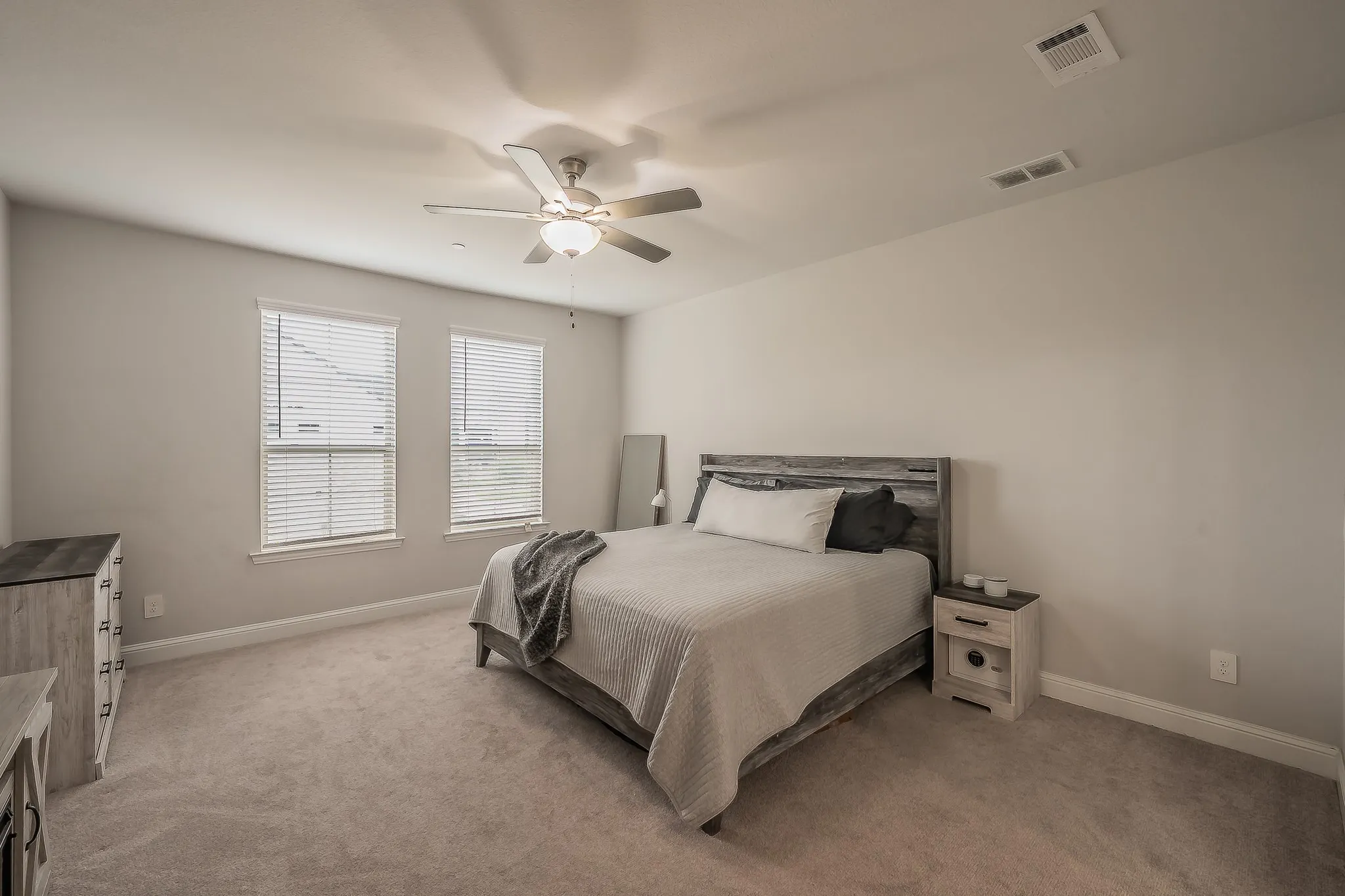 Townhouse For Rent in Dallas County , 12933 Couture Drive, Farmers Branch, Texas 75234, 3 Bedroom, 3 Bathroom, 2 Garage spaces, 1,866 Sqft, built in 2022, mls#21385386, Real Estate Agent in Farmers Branch, Homes For Rent in Dallas county, Homes For Rent in Farmers Branch, Realtor in Farmers Branch Texas, Real Estate Brokerage Independent Realty Texas, Luminita Cordes Realtor