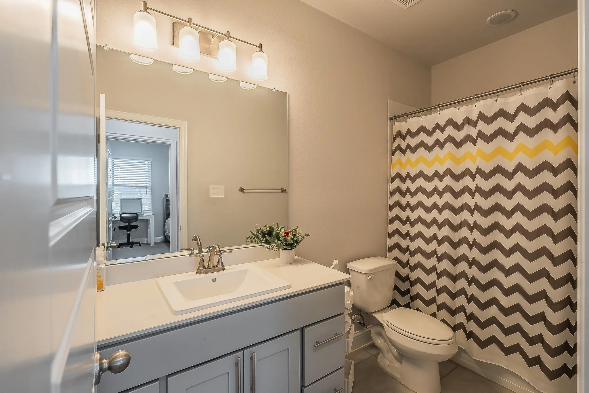 Townhouse For Rent in Dallas County , 12933 Couture Drive, Farmers Branch, Texas 75234, 3 Bedroom, 3 Bathroom, 2 Garage spaces, 1,866 Sqft, built in 2022, mls#21385386, Real Estate Agent in Farmers Branch, Homes For Rent in Dallas county, Homes For Rent in Farmers Branch, Realtor in Farmers Branch Texas, Real Estate Brokerage Independent Realty Texas, Luminita Cordes Realtor