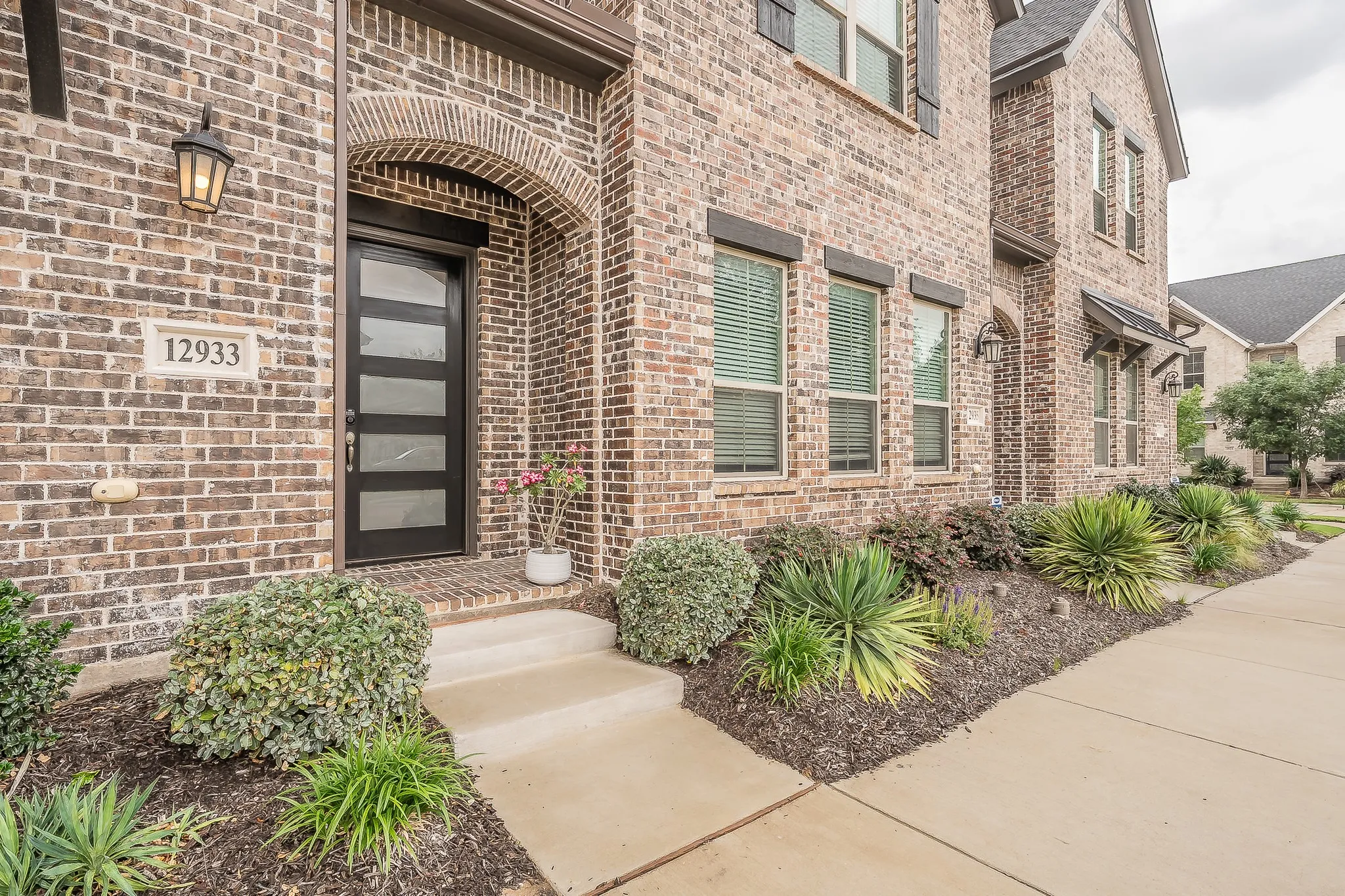 Townhouse For Rent in Dallas County , 12933 Couture Drive, Farmers Branch, Texas 75234, 3 Bedroom, 3 Bathroom, 2 Garage spaces, 1,866 Sqft, built in 2022, mls#21385386, Real Estate Agent in Farmers Branch, Homes For Rent in Dallas county, Homes For Rent in Farmers Branch, Realtor in Farmers Branch Texas, Real Estate Brokerage Independent Realty Texas, Luminita Cordes Realtor