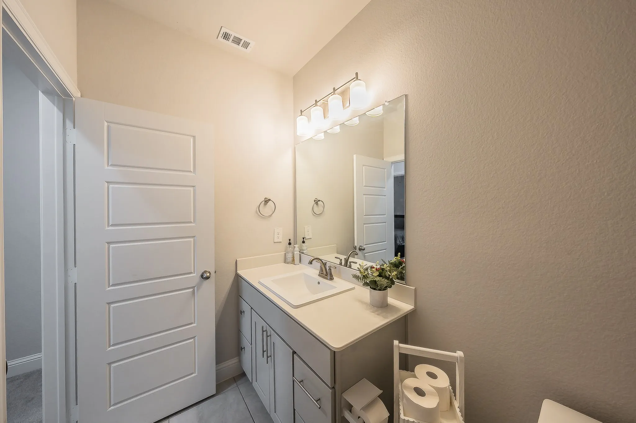Townhouse For Rent in Dallas County , 12933 Couture Drive, Farmers Branch, Texas 75234, 3 Bedroom, 3 Bathroom, 2 Garage spaces, 1,866 Sqft, built in 2022, mls#21385386, Real Estate Agent in Farmers Branch, Homes For Rent in Dallas county, Homes For Rent in Farmers Branch, Realtor in Farmers Branch Texas, Real Estate Brokerage Independent Realty Texas, Luminita Cordes Realtor