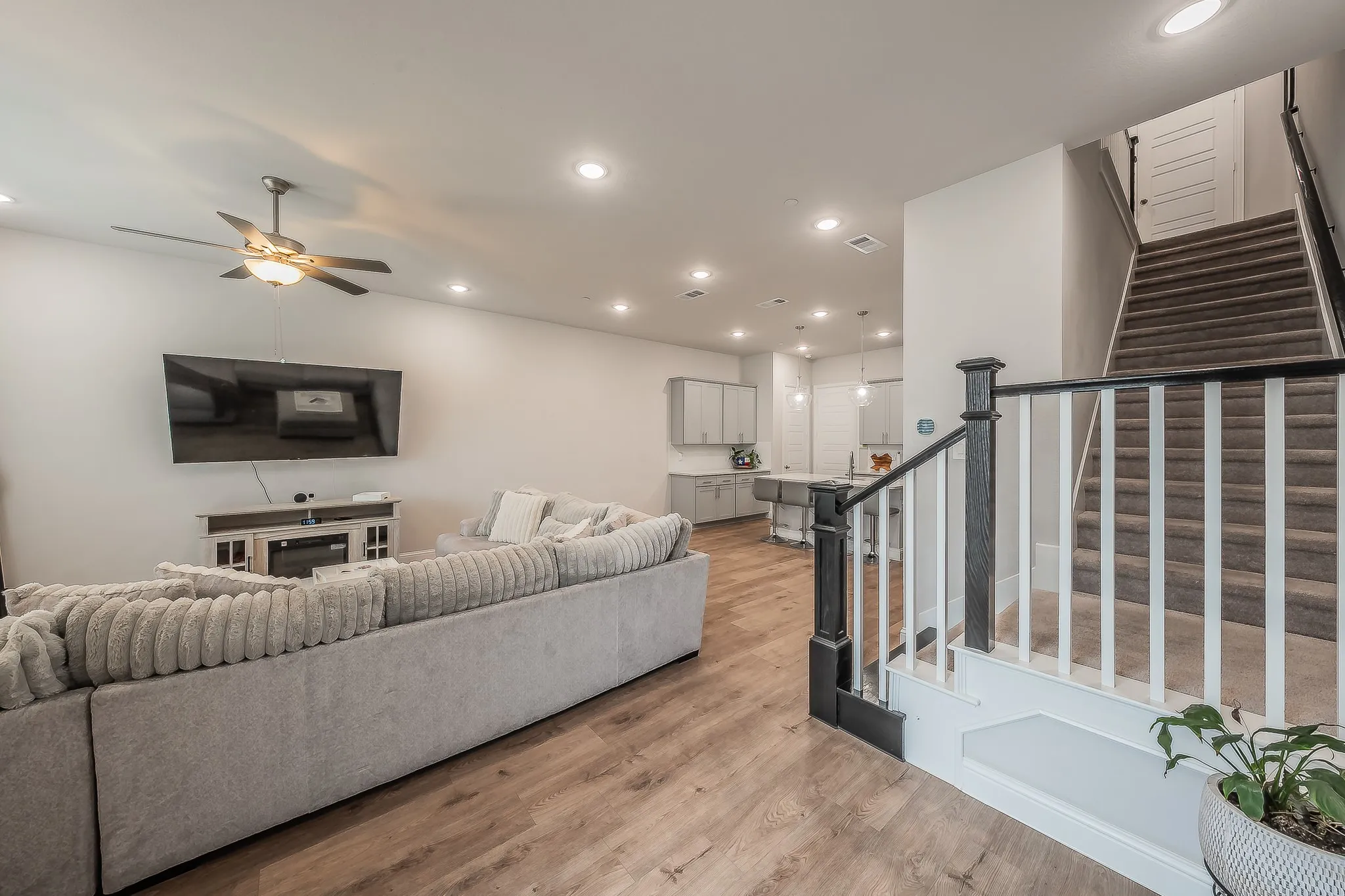 Townhouse For Rent in Dallas County , 12933 Couture Drive, Farmers Branch, Texas 75234, 3 Bedroom, 3 Bathroom, 2 Garage spaces, 1,866 Sqft, built in 2022, mls#21385386, Real Estate Agent in Farmers Branch, Homes For Rent in Dallas county, Homes For Rent in Farmers Branch, Realtor in Farmers Branch Texas, Real Estate Brokerage Independent Realty Texas, Luminita Cordes Realtor