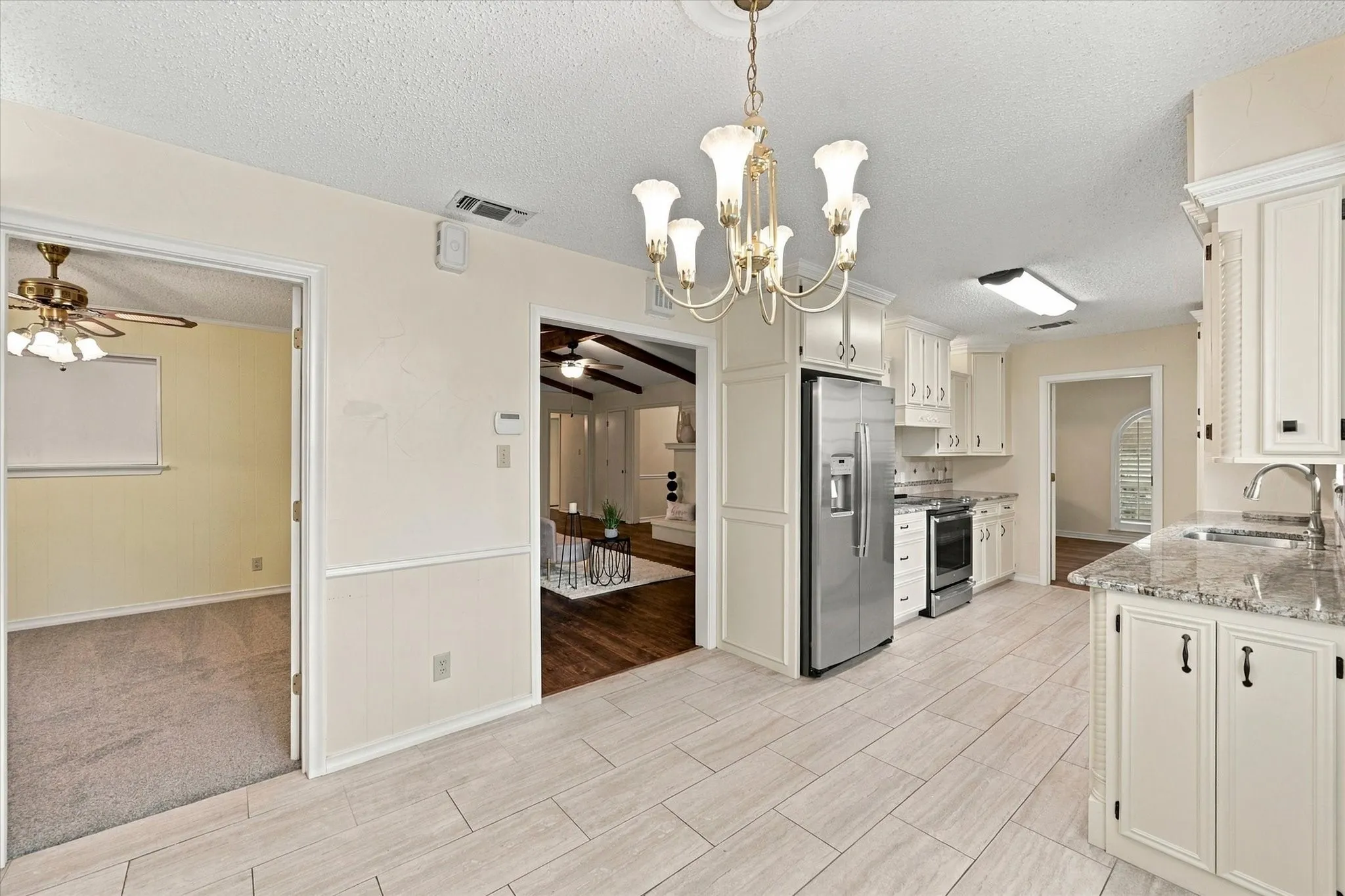 Single Family Residence For Sale in Tarrant County , 1805 Holm Oak Street, Arlington, Texas 76012, 4 Bedroom, 3 Bathroom, 2 Garage spaces, 2,300 Sqft, built in 1971, mls#21385094, Real Estate Agent in Arlington, Homes For Sale in Tarrant county, Homes For Sale in Arlington, Realtor in Arlington Texas, Real Estate Brokerage Independent Realty Texas, Luminita Cordes Realtor