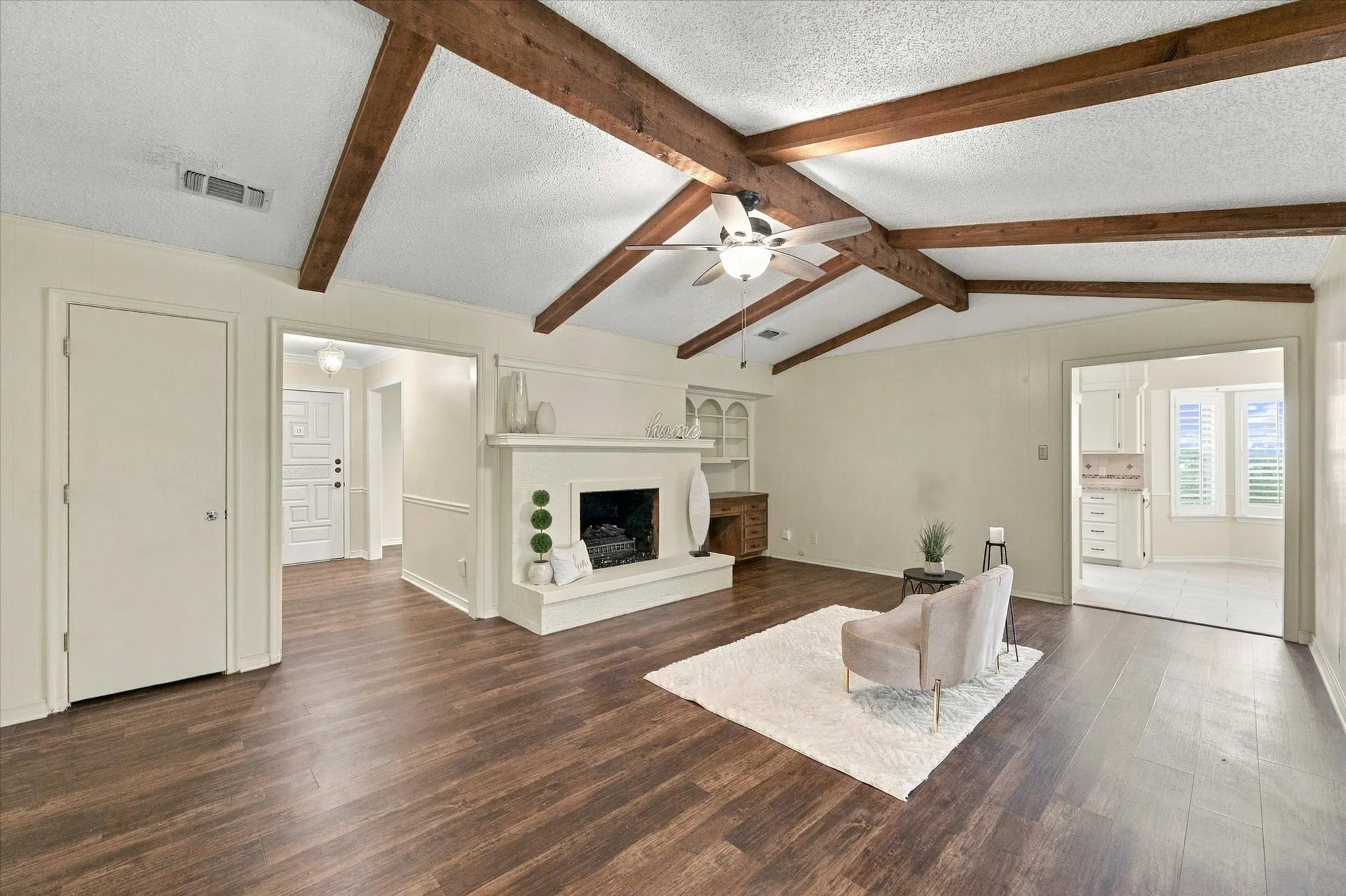 Single Family Residence For Sale in Tarrant County , 1805 Holm Oak Street, Arlington, Texas 76012, 4 Bedroom, 3 Bathroom, 2 Garage spaces, 2,300 Sqft, built in 1971, mls#21385094, Real Estate Agent in Arlington, Homes For Sale in Tarrant county, Homes For Sale in Arlington, Realtor in Arlington Texas, Real Estate Brokerage Independent Realty Texas, Luminita Cordes Realtor