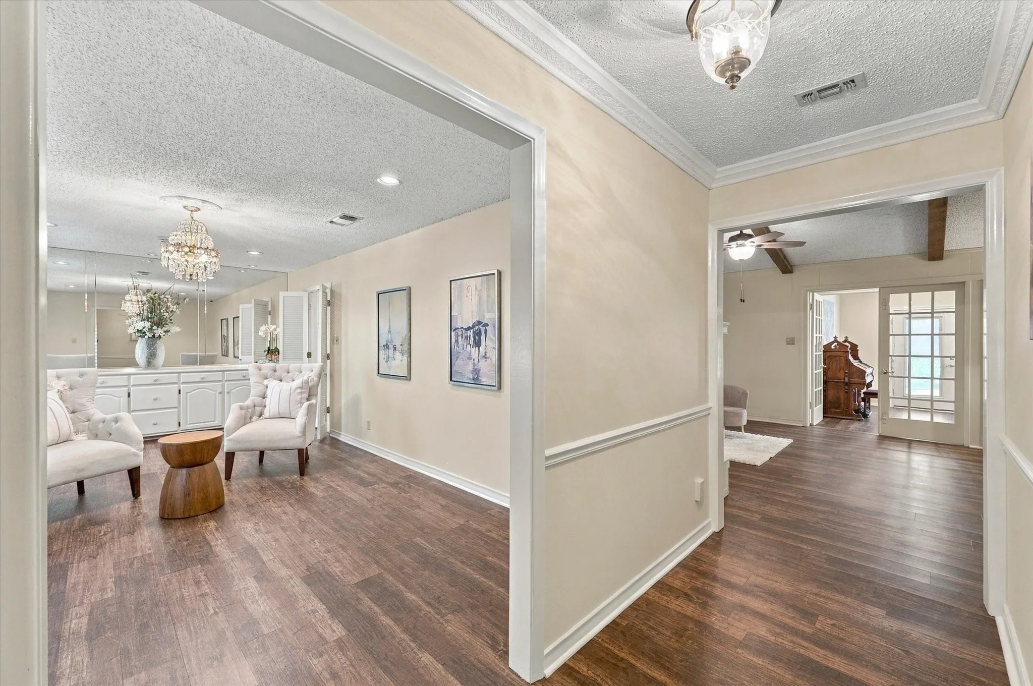 Single Family Residence For Sale in Tarrant County , 1805 Holm Oak Street, Arlington, Texas 76012, 4 Bedroom, 3 Bathroom, 2 Garage spaces, 2,300 Sqft, built in 1971, mls#21385094, Real Estate Agent in Arlington, Homes For Sale in Tarrant county, Homes For Sale in Arlington, Realtor in Arlington Texas, Real Estate Brokerage Independent Realty Texas, Luminita Cordes Realtor