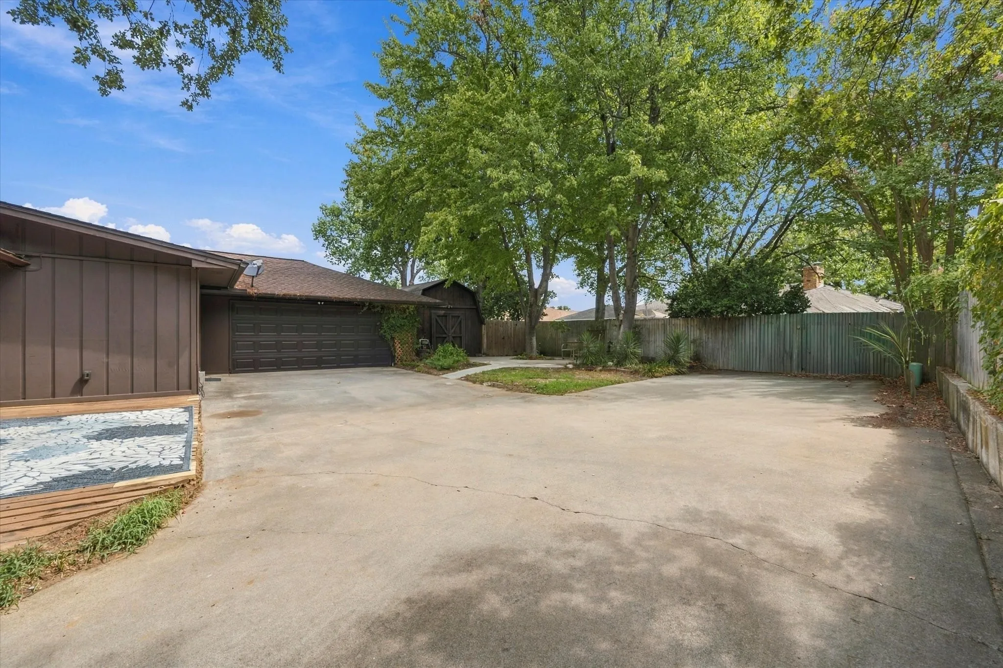 Single Family Residence For Sale in Tarrant County , 1805 Holm Oak Street, Arlington, Texas 76012, 4 Bedroom, 3 Bathroom, 2 Garage spaces, 2,300 Sqft, built in 1971, mls#21385094, Real Estate Agent in Arlington, Homes For Sale in Tarrant county, Homes For Sale in Arlington, Realtor in Arlington Texas, Real Estate Brokerage Independent Realty Texas, Luminita Cordes Realtor