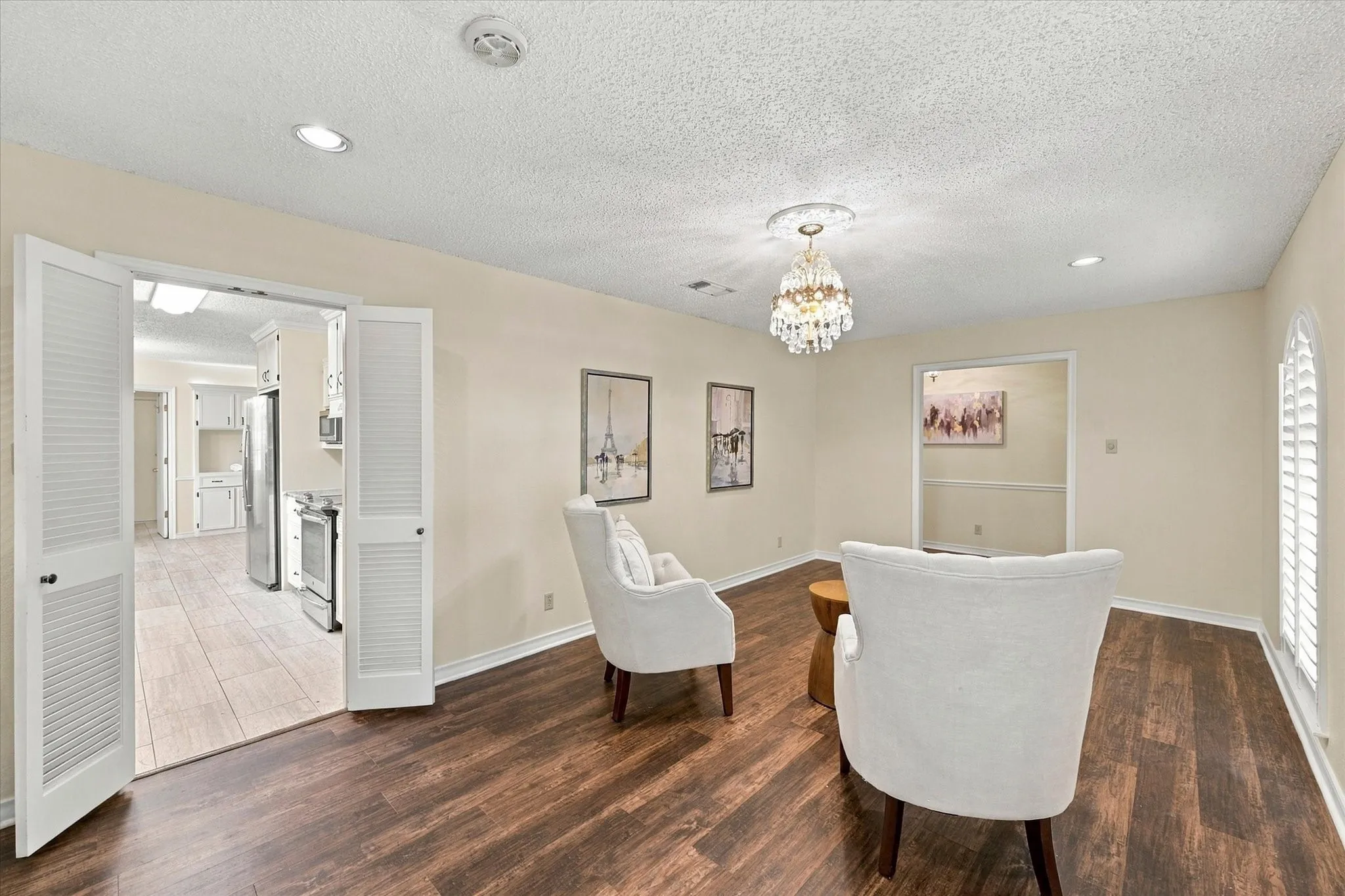 Single Family Residence For Sale in Tarrant County , 1805 Holm Oak Street, Arlington, Texas 76012, 4 Bedroom, 3 Bathroom, 2 Garage spaces, 2,300 Sqft, built in 1971, mls#21385094, Real Estate Agent in Arlington, Homes For Sale in Tarrant county, Homes For Sale in Arlington, Realtor in Arlington Texas, Real Estate Brokerage Independent Realty Texas, Luminita Cordes Realtor