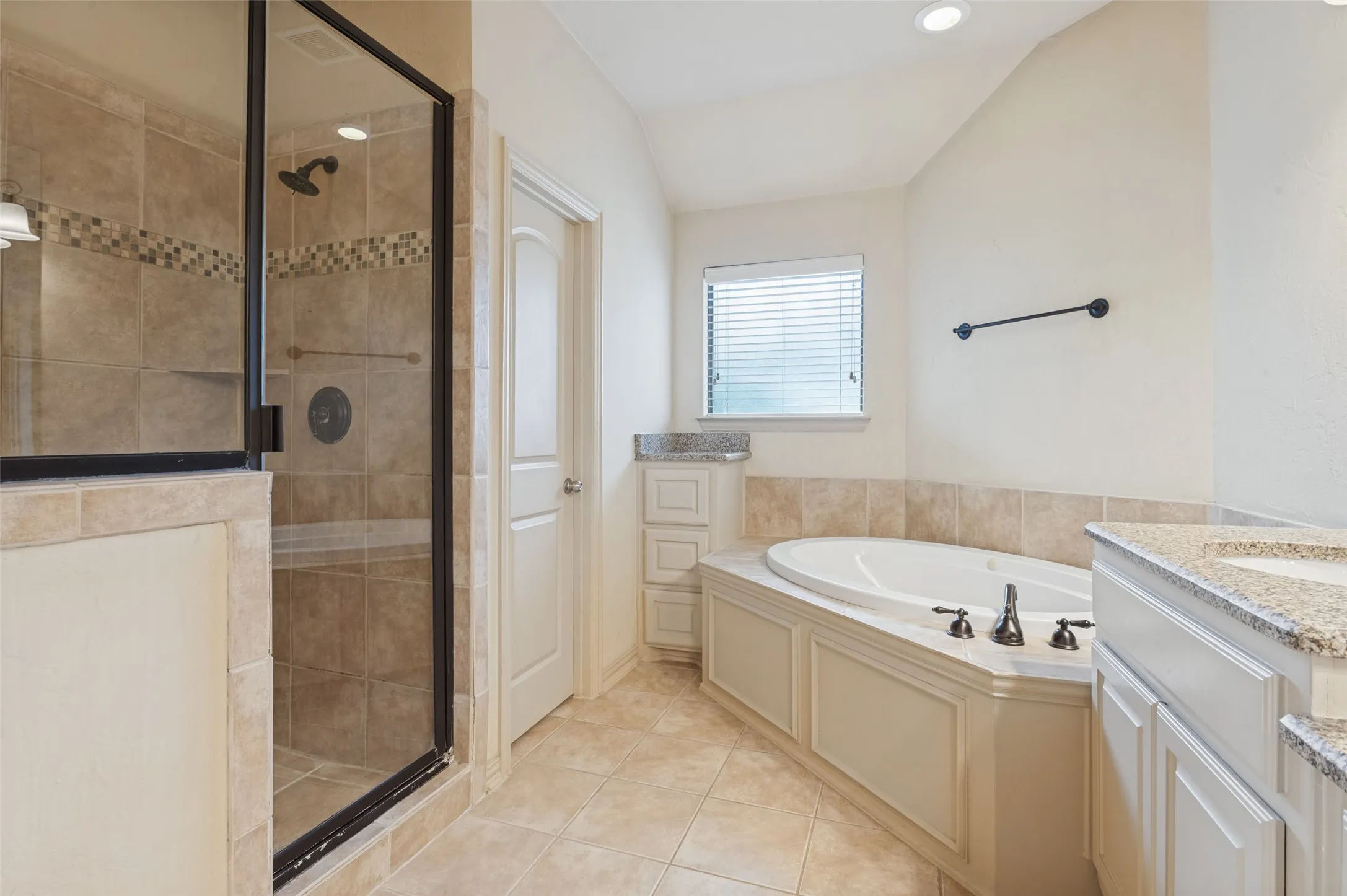 Duplex For Rent in Dallas County , 5930 Lewis Street, Dallas, Texas 75206, 3 Bedroom, 3 Bathroom, 2 Garage spaces, 2,341 Sqft, built in 2006, mls#21382548, Real Estate Agent in Dallas, Homes For Rent in Dallas county, Homes For Rent in Dallas, Realtor in Dallas Texas, Real Estate Brokerage Independent Realty Texas, Luminita Cordes Realtor