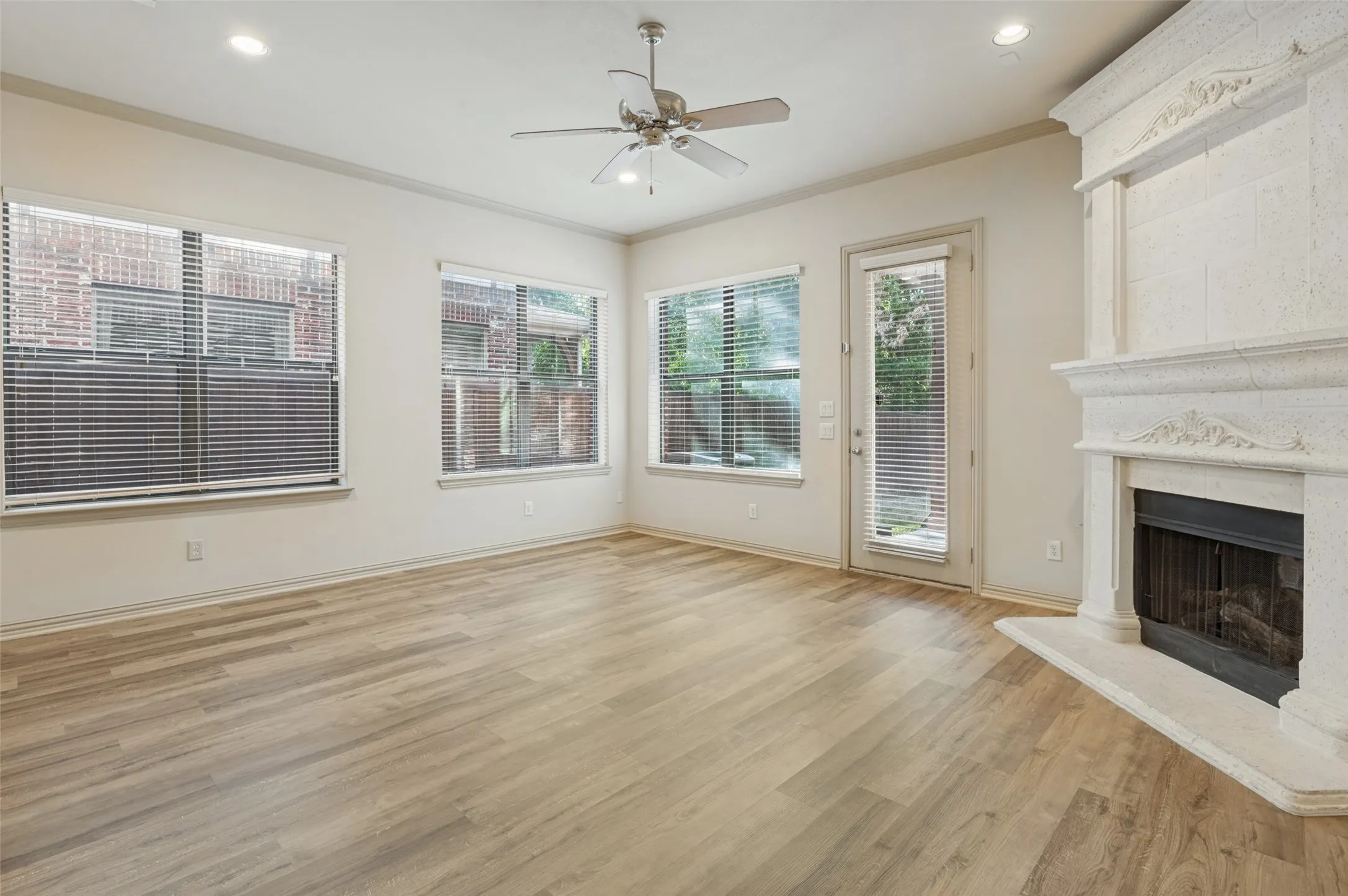 Duplex For Rent in Dallas County , 5930 Lewis Street, Dallas, Texas 75206, 3 Bedroom, 3 Bathroom, 2 Garage spaces, 2,341 Sqft, built in 2006, mls#21382548, Real Estate Agent in Dallas, Homes For Rent in Dallas county, Homes For Rent in Dallas, Realtor in Dallas Texas, Real Estate Brokerage Independent Realty Texas, Luminita Cordes Realtor