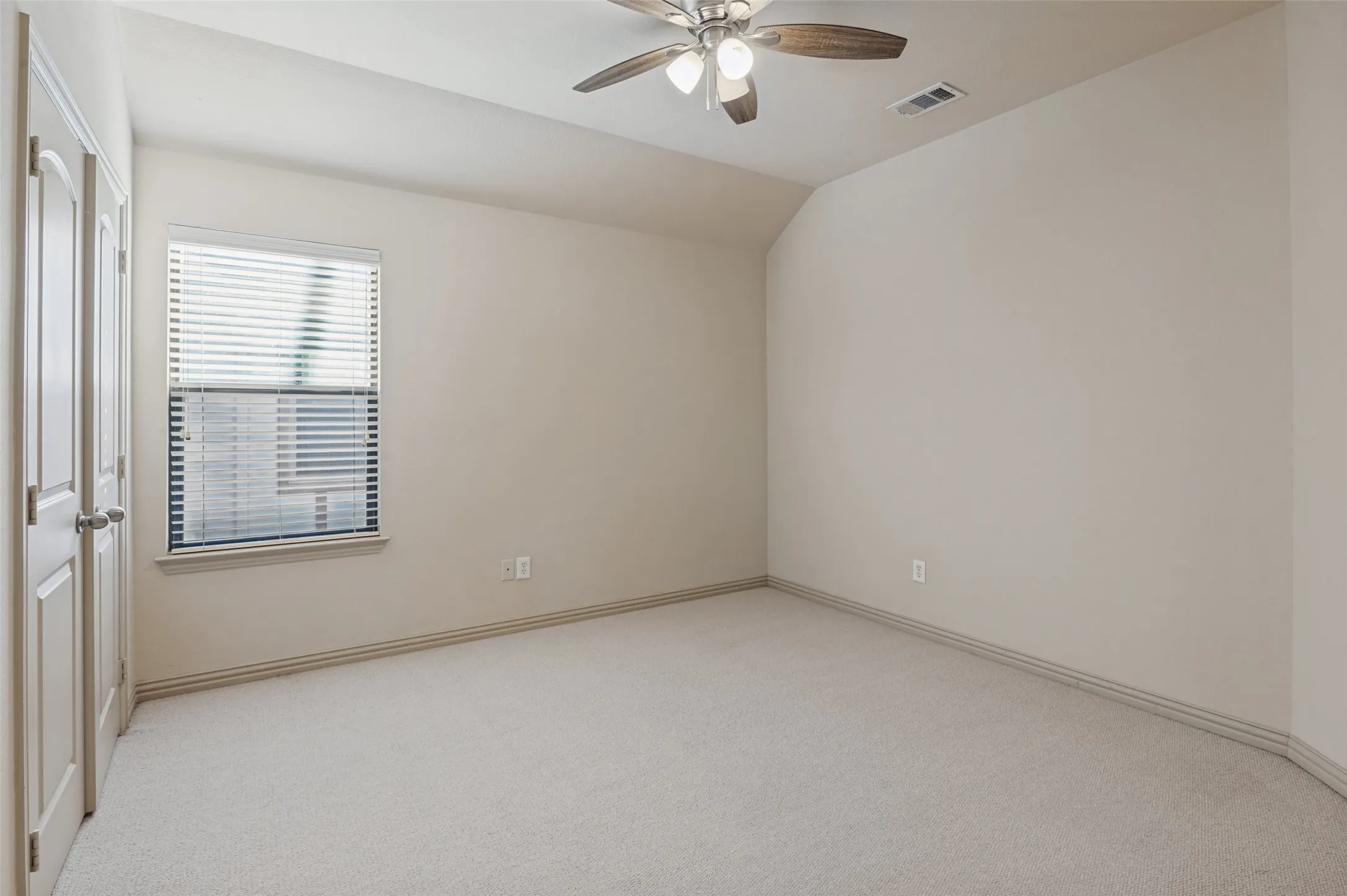 Duplex For Rent in Dallas County , 5930 Lewis Street, Dallas, Texas 75206, 3 Bedroom, 3 Bathroom, 2 Garage spaces, 2,341 Sqft, built in 2006, mls#21382548, Real Estate Agent in Dallas, Homes For Rent in Dallas county, Homes For Rent in Dallas, Realtor in Dallas Texas, Real Estate Brokerage Independent Realty Texas, Luminita Cordes Realtor