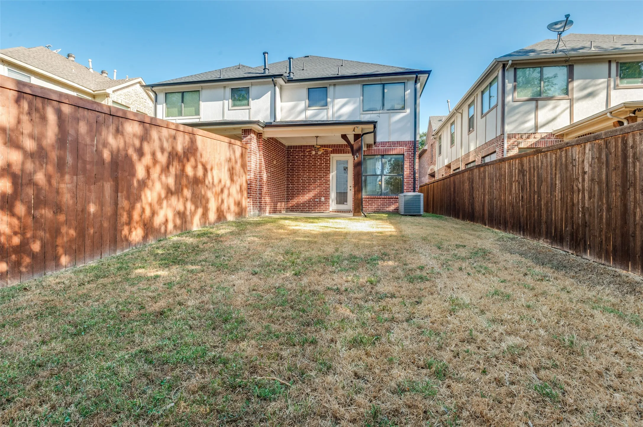 Duplex For Rent in Dallas County , 5930 Lewis Street, Dallas, Texas 75206, 3 Bedroom, 3 Bathroom, 2 Garage spaces, 2,341 Sqft, built in 2006, mls#21382548, Real Estate Agent in Dallas, Homes For Rent in Dallas county, Homes For Rent in Dallas, Realtor in Dallas Texas, Real Estate Brokerage Independent Realty Texas, Luminita Cordes Realtor