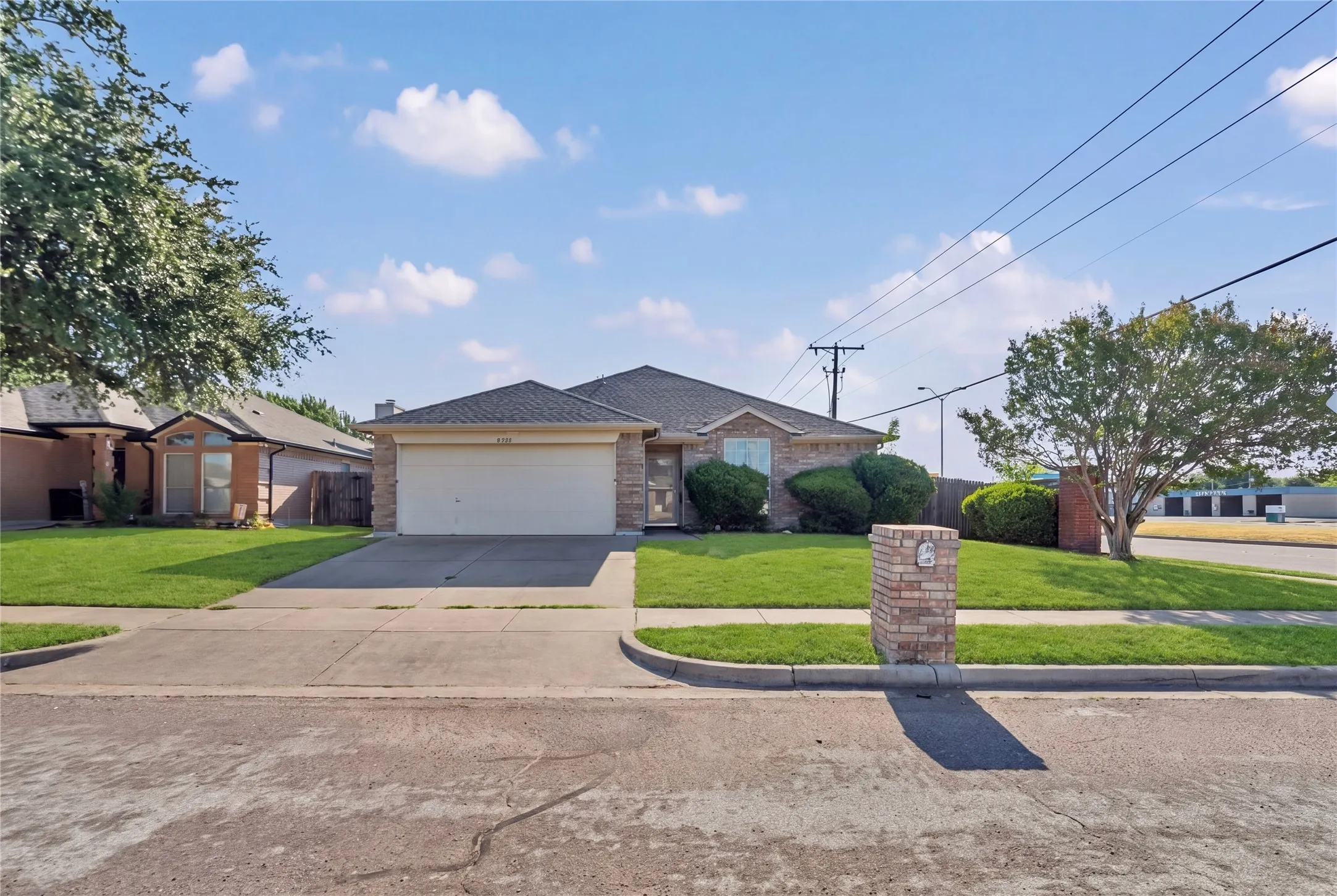 Single Family Residence For Sale in Tarrant County , 6700 Daffodil Court, Fort Worth, Texas 76137, 3 Bedroom, 2 Bathroom, 2 Garage spaces, 1,299 Sqft, built in 1993, mls#21385392, Real Estate Agent in Fort Worth, Homes For Sale in Tarrant county, Homes For Sale in Fort Worth, Realtor in Fort Worth Texas, Real Estate Brokerage Independent Realty Texas, Luminita Cordes Realtor