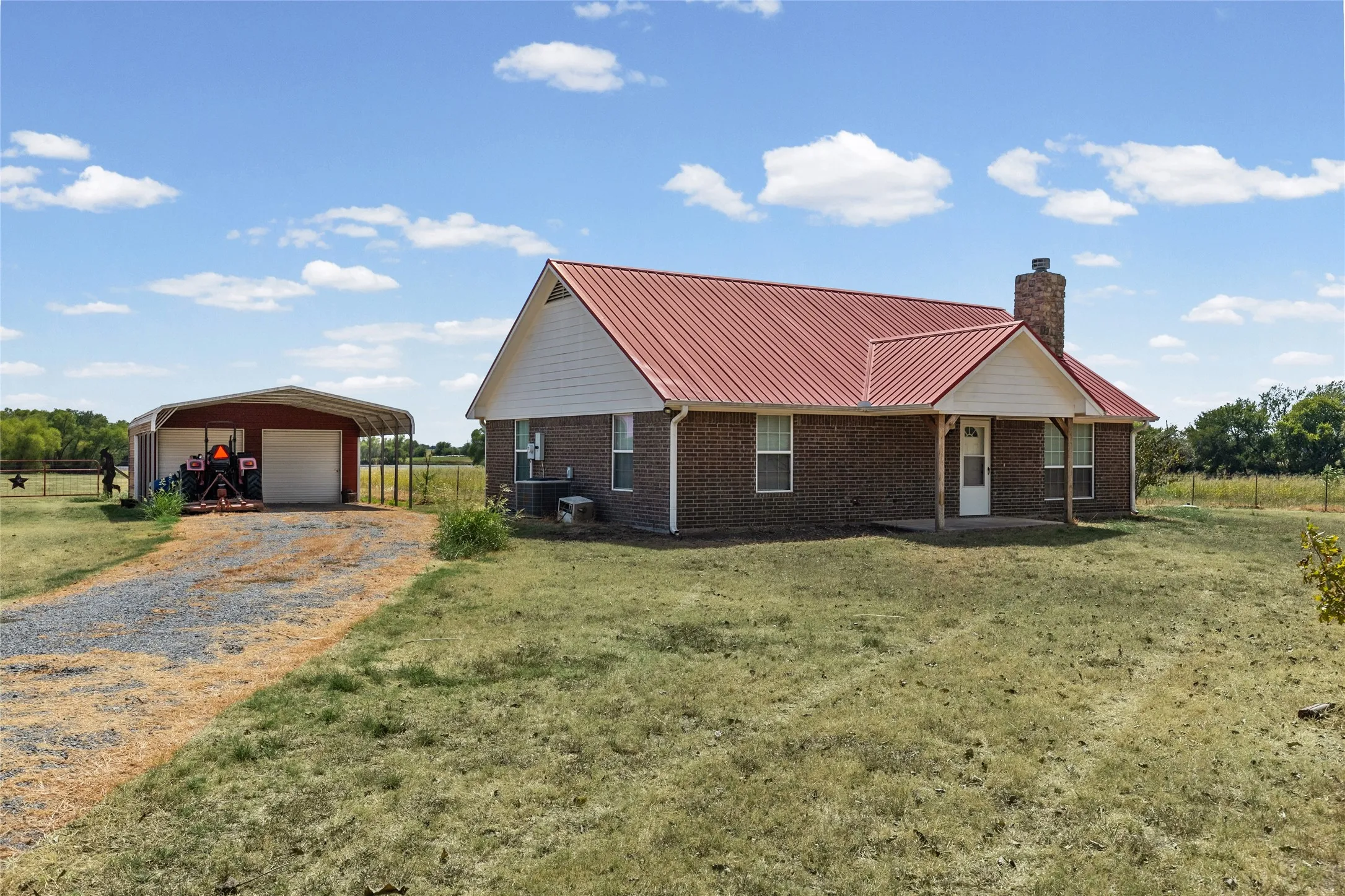 Farm For Sale in Hunt County , 7959 County Road 4823, Wolfe City, Texas 75496, 2 Bedroom, 2 Bathroom, Garage spaces, 1,200 Sqft, built in 2014, mls#21385401, Real Estate Agent in Wolfe City, Homes For Sale in Hunt county, Homes For Sale in Wolfe City, Realtor in Wolfe City Texas, Real Estate Brokerage Independent Realty Texas, Luminita Cordes Realtor