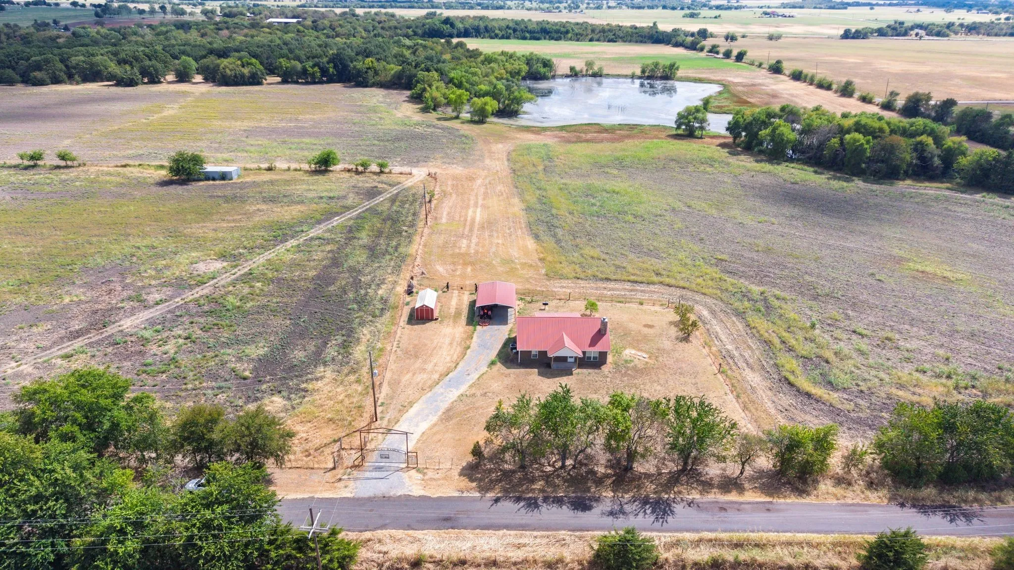 Farm For Sale in Hunt County , 7959 County Road 4823, Wolfe City, Texas 75496, 2 Bedroom, 2 Bathroom, Garage spaces, 1,200 Sqft, built in 2014, mls#21385401, Real Estate Agent in Wolfe City, Homes For Sale in Hunt county, Homes For Sale in Wolfe City, Realtor in Wolfe City Texas, Real Estate Brokerage Independent Realty Texas, Luminita Cordes Realtor