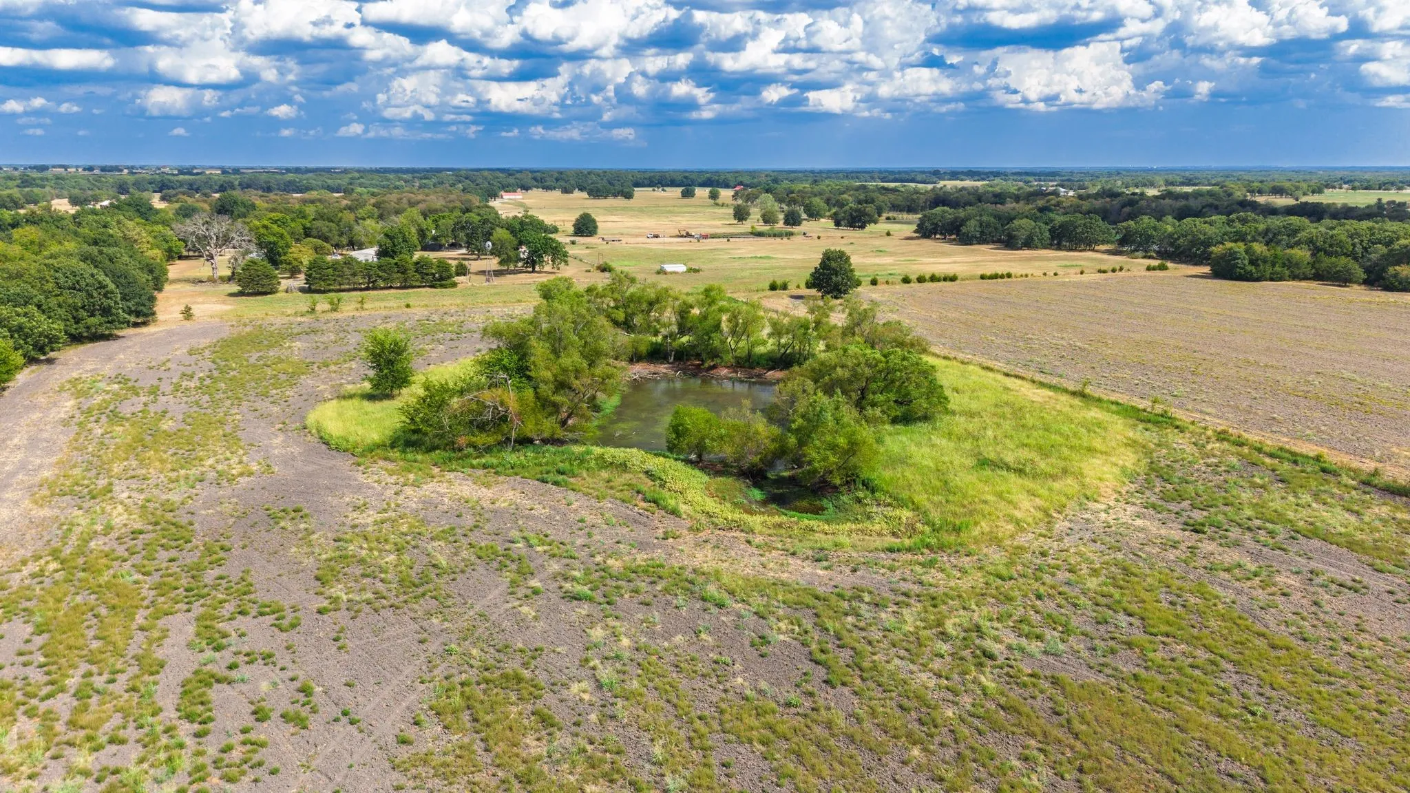 Farm For Sale in Hunt County , 7959 County Road 4823, Wolfe City, Texas 75496, 2 Bedroom, 2 Bathroom, Garage spaces, 1,200 Sqft, built in 2014, mls#21385401, Real Estate Agent in Wolfe City, Homes For Sale in Hunt county, Homes For Sale in Wolfe City, Realtor in Wolfe City Texas, Real Estate Brokerage Independent Realty Texas, Luminita Cordes Realtor