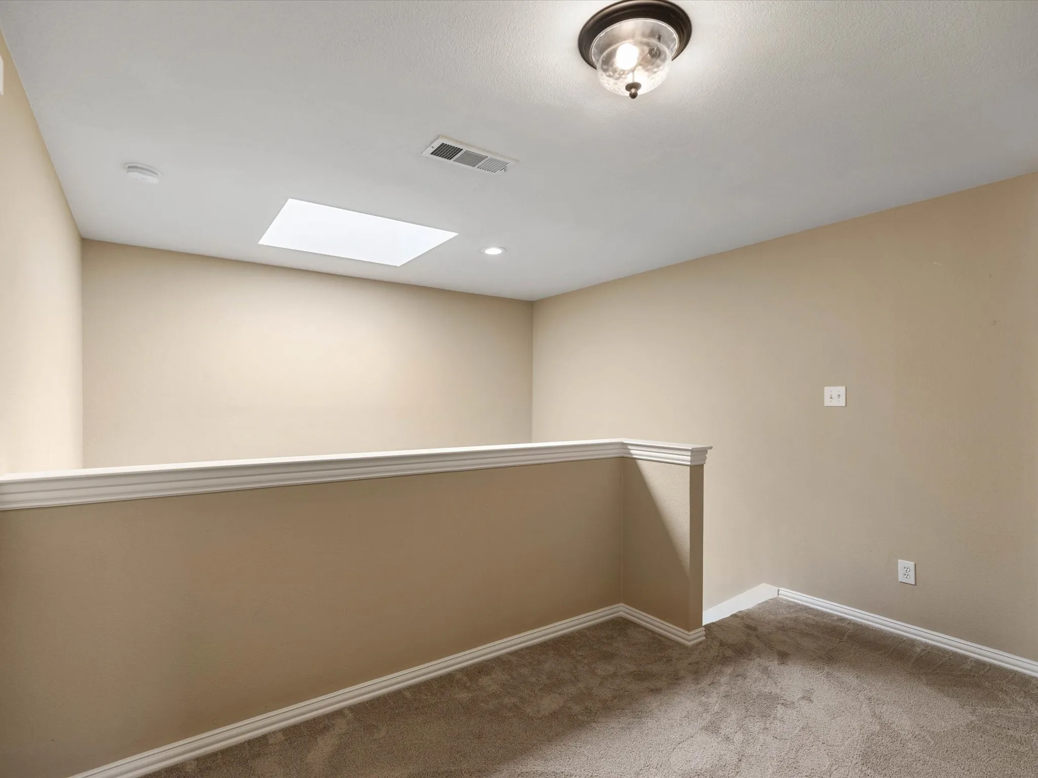 Single Family Residence For Rent in Collin County , 8129 Springmoss Drive, Plano, Texas 75025, 4 Bedroom, 3 Bathroom, 2 Garage spaces, 2,124 Sqft, built in 1997, mls#21385364, Real Estate Agent in Plano, Homes For Rent in Collin county, Homes For Rent in Plano, Realtor in Plano Texas, Real Estate Brokerage Independent Realty Texas, Luminita Cordes Realtor