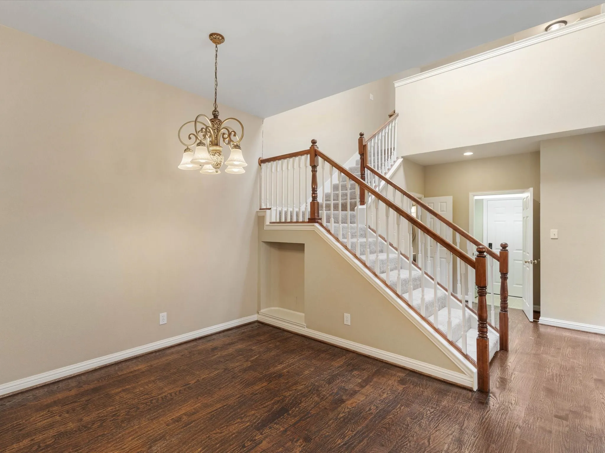 Single Family Residence For Rent in Collin County , 8129 Springmoss Drive, Plano, Texas 75025, 4 Bedroom, 3 Bathroom, 2 Garage spaces, 2,124 Sqft, built in 1997, mls#21385364, Real Estate Agent in Plano, Homes For Rent in Collin county, Homes For Rent in Plano, Realtor in Plano Texas, Real Estate Brokerage Independent Realty Texas, Luminita Cordes Realtor