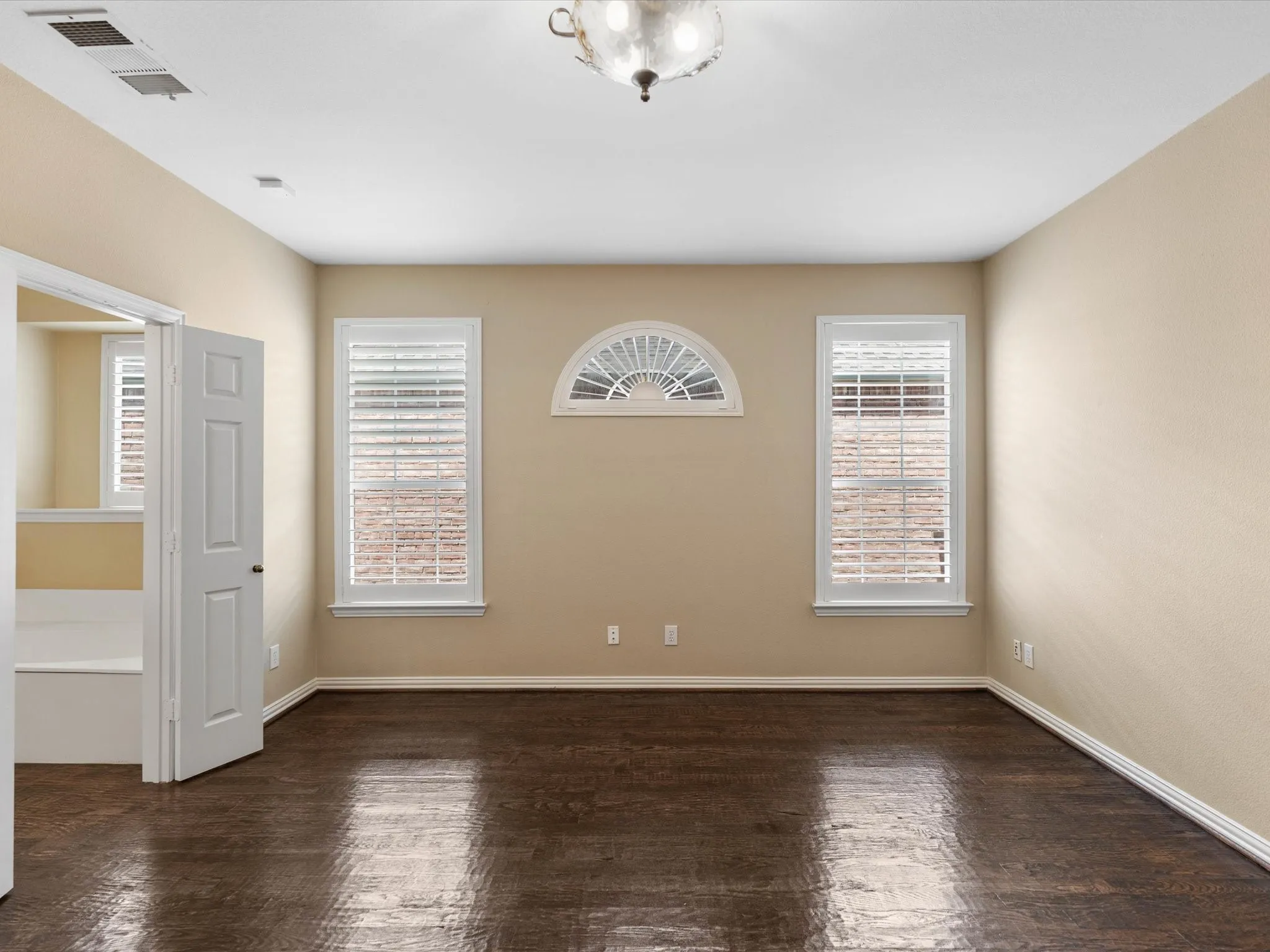 Single Family Residence For Rent in Collin County , 8129 Springmoss Drive, Plano, Texas 75025, 4 Bedroom, 3 Bathroom, 2 Garage spaces, 2,124 Sqft, built in 1997, mls#21385364, Real Estate Agent in Plano, Homes For Rent in Collin county, Homes For Rent in Plano, Realtor in Plano Texas, Real Estate Brokerage Independent Realty Texas, Luminita Cordes Realtor