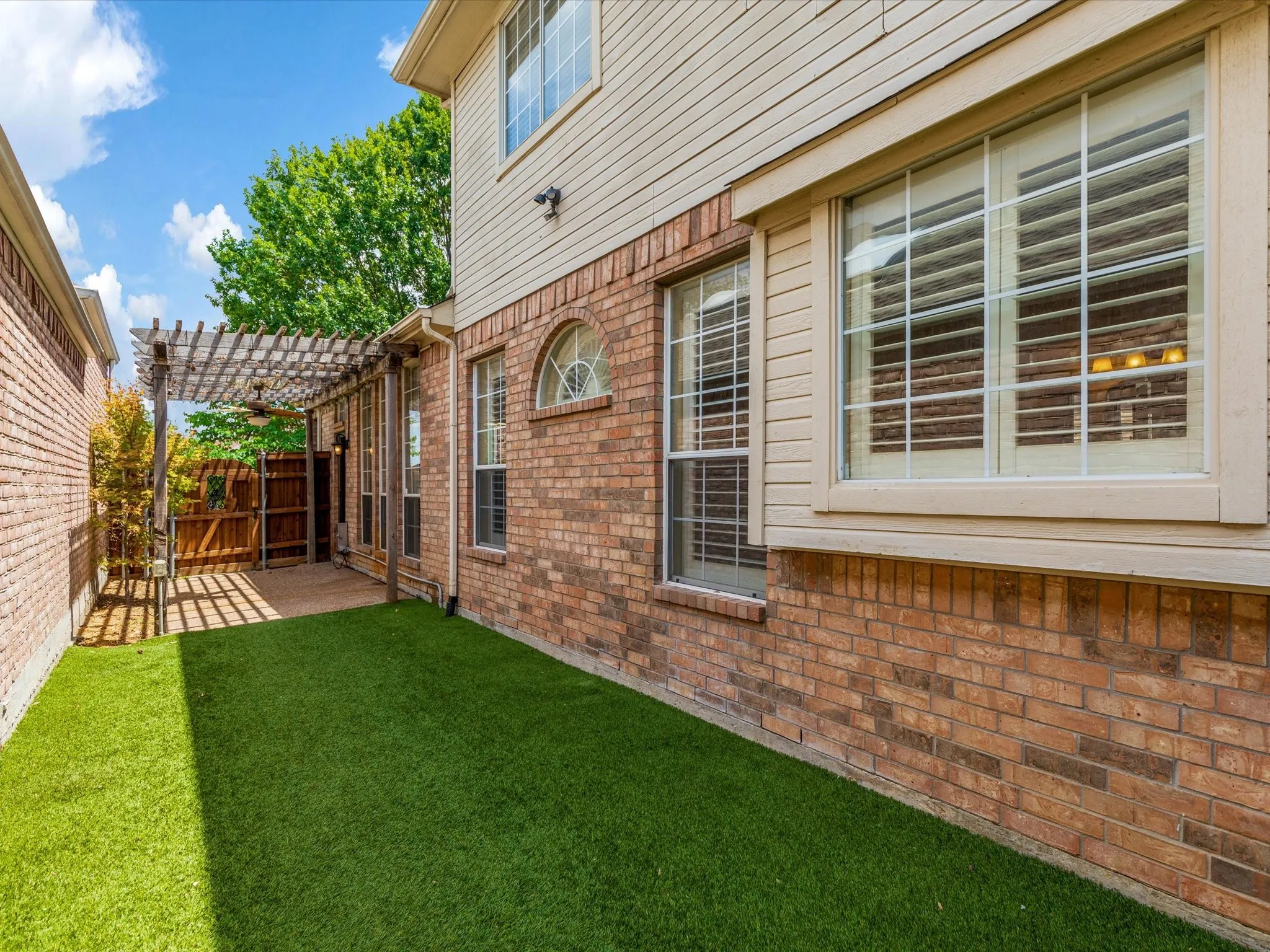 Single Family Residence For Rent in Collin County , 8129 Springmoss Drive, Plano, Texas 75025, 4 Bedroom, 3 Bathroom, 2 Garage spaces, 2,124 Sqft, built in 1997, mls#21385364, Real Estate Agent in Plano, Homes For Rent in Collin county, Homes For Rent in Plano, Realtor in Plano Texas, Real Estate Brokerage Independent Realty Texas, Luminita Cordes Realtor