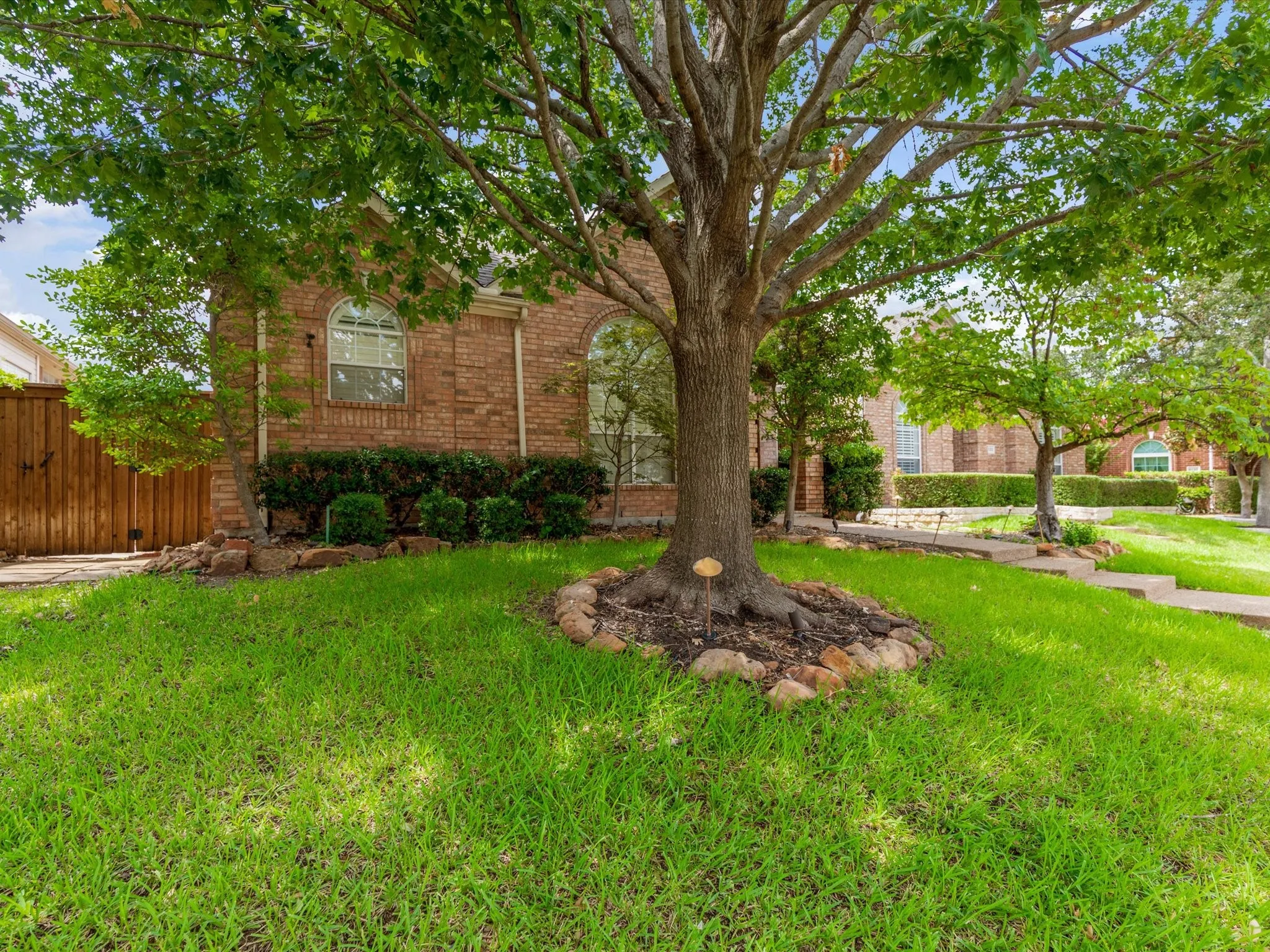 Single Family Residence For Rent in Collin County , 8129 Springmoss Drive, Plano, Texas 75025, 4 Bedroom, 3 Bathroom, 2 Garage spaces, 2,124 Sqft, built in 1997, mls#21385364, Real Estate Agent in Plano, Homes For Rent in Collin county, Homes For Rent in Plano, Realtor in Plano Texas, Real Estate Brokerage Independent Realty Texas, Luminita Cordes Realtor