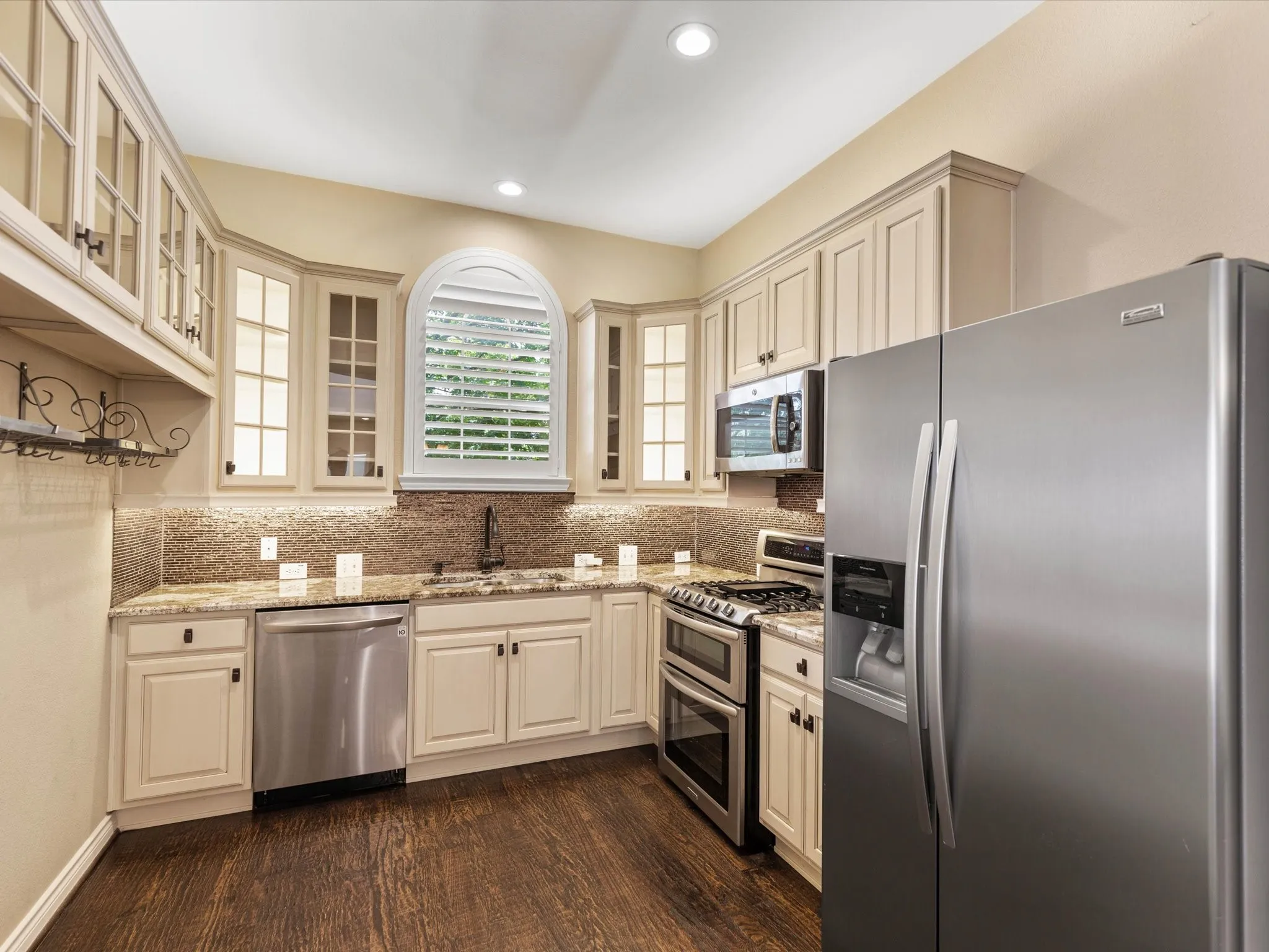 Single Family Residence For Rent in Collin County , 8129 Springmoss Drive, Plano, Texas 75025, 4 Bedroom, 3 Bathroom, 2 Garage spaces, 2,124 Sqft, built in 1997, mls#21385364, Real Estate Agent in Plano, Homes For Rent in Collin county, Homes For Rent in Plano, Realtor in Plano Texas, Real Estate Brokerage Independent Realty Texas, Luminita Cordes Realtor