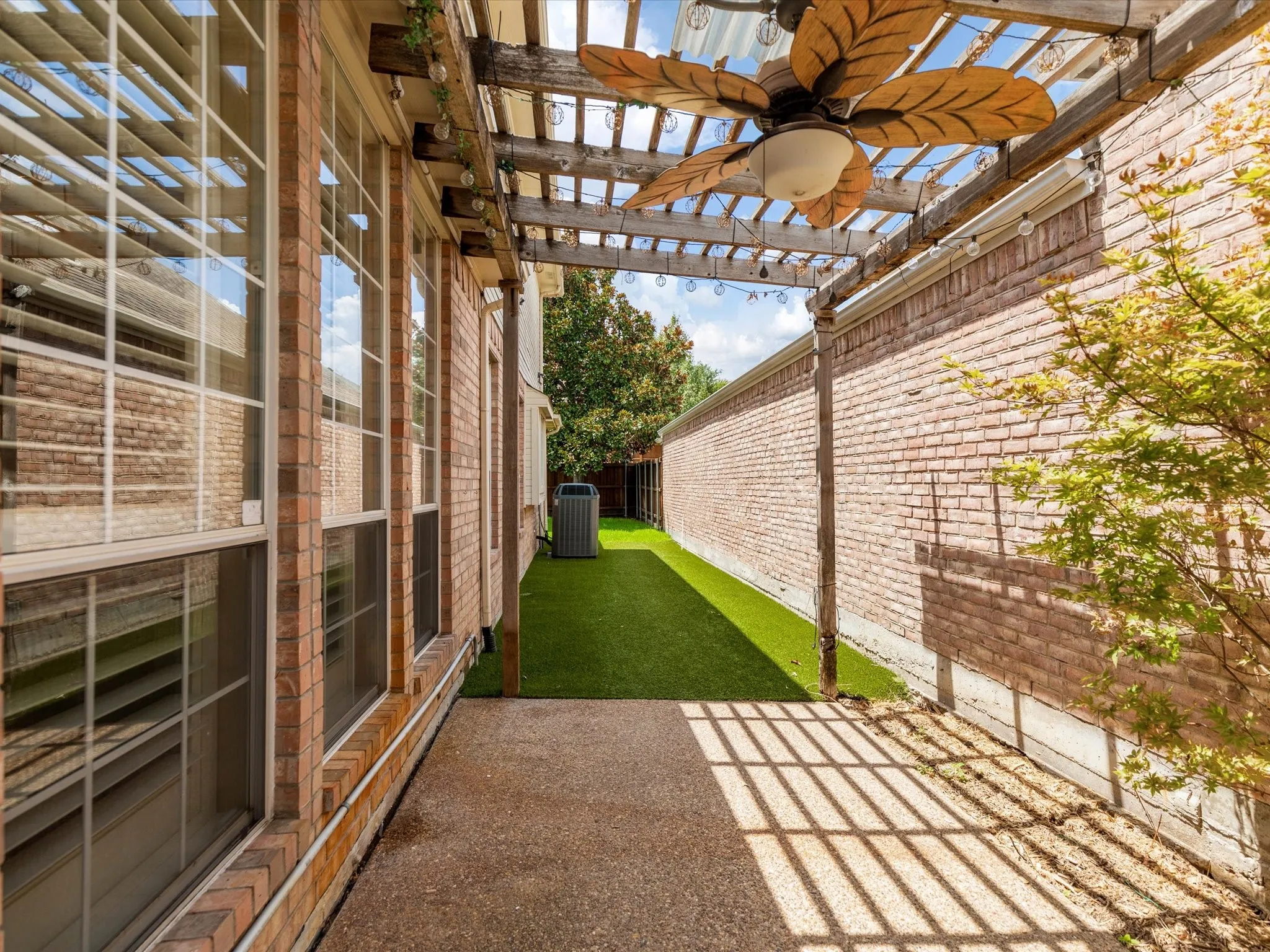 Single Family Residence For Rent in Collin County , 8129 Springmoss Drive, Plano, Texas 75025, 4 Bedroom, 3 Bathroom, 2 Garage spaces, 2,124 Sqft, built in 1997, mls#21385364, Real Estate Agent in Plano, Homes For Rent in Collin county, Homes For Rent in Plano, Realtor in Plano Texas, Real Estate Brokerage Independent Realty Texas, Luminita Cordes Realtor
