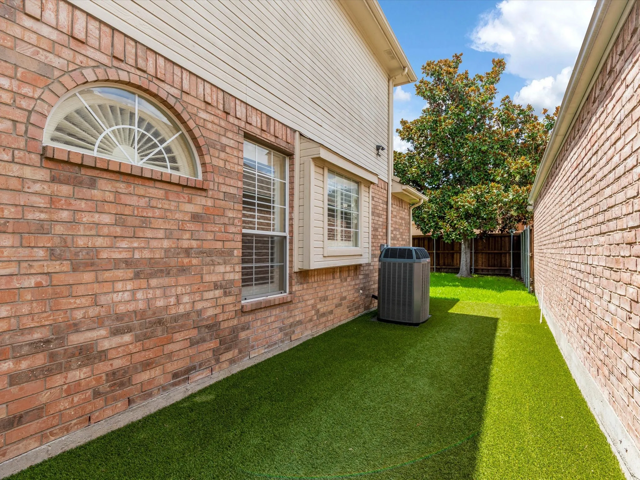 Single Family Residence For Rent in Collin County , 8129 Springmoss Drive, Plano, Texas 75025, 4 Bedroom, 3 Bathroom, 2 Garage spaces, 2,124 Sqft, built in 1997, mls#21385364, Real Estate Agent in Plano, Homes For Rent in Collin county, Homes For Rent in Plano, Realtor in Plano Texas, Real Estate Brokerage Independent Realty Texas, Luminita Cordes Realtor
