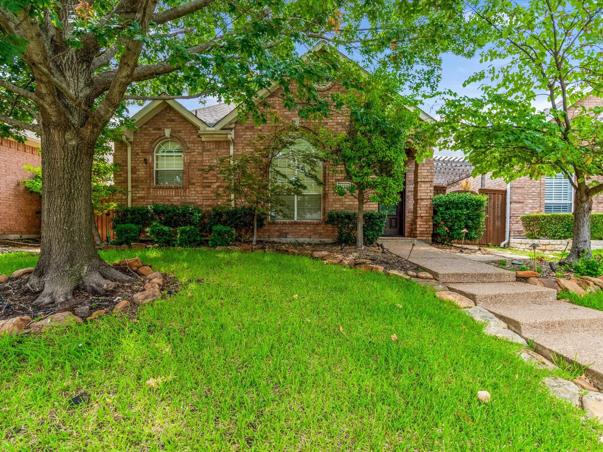 Single Family Residence For Rent in Collin County , 8129 Springmoss Drive, Plano, Texas 75025, 4 Bedroom, 3 Bathroom, 2 Garage spaces, 2,124 Sqft, built in 1997, mls#21385364, Real Estate Agent in Plano, Homes For Rent in Collin county, Homes For Rent in Plano, Realtor in Plano Texas, Real Estate Brokerage Independent Realty Texas, Luminita Cordes Realtor