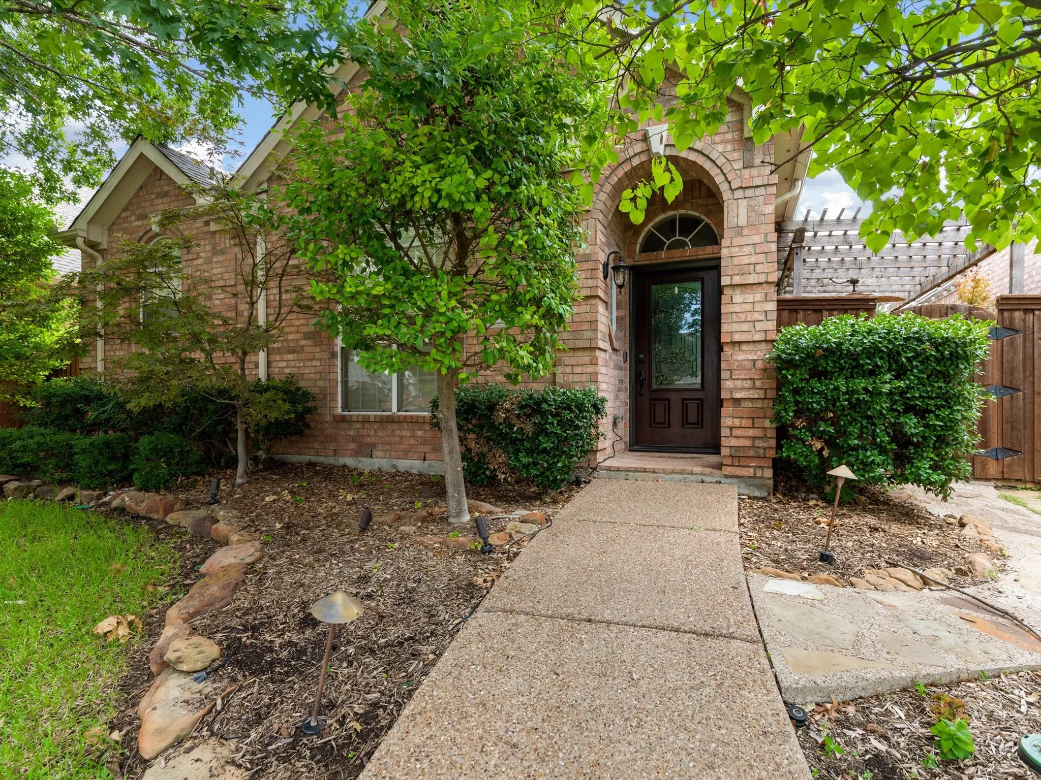 Single Family Residence For Rent in Collin County , 8129 Springmoss Drive, Plano, Texas 75025, 4 Bedroom, 3 Bathroom, 2 Garage spaces, 2,124 Sqft, built in 1997, mls#21385364, Real Estate Agent in Plano, Homes For Rent in Collin county, Homes For Rent in Plano, Realtor in Plano Texas, Real Estate Brokerage Independent Realty Texas, Luminita Cordes Realtor