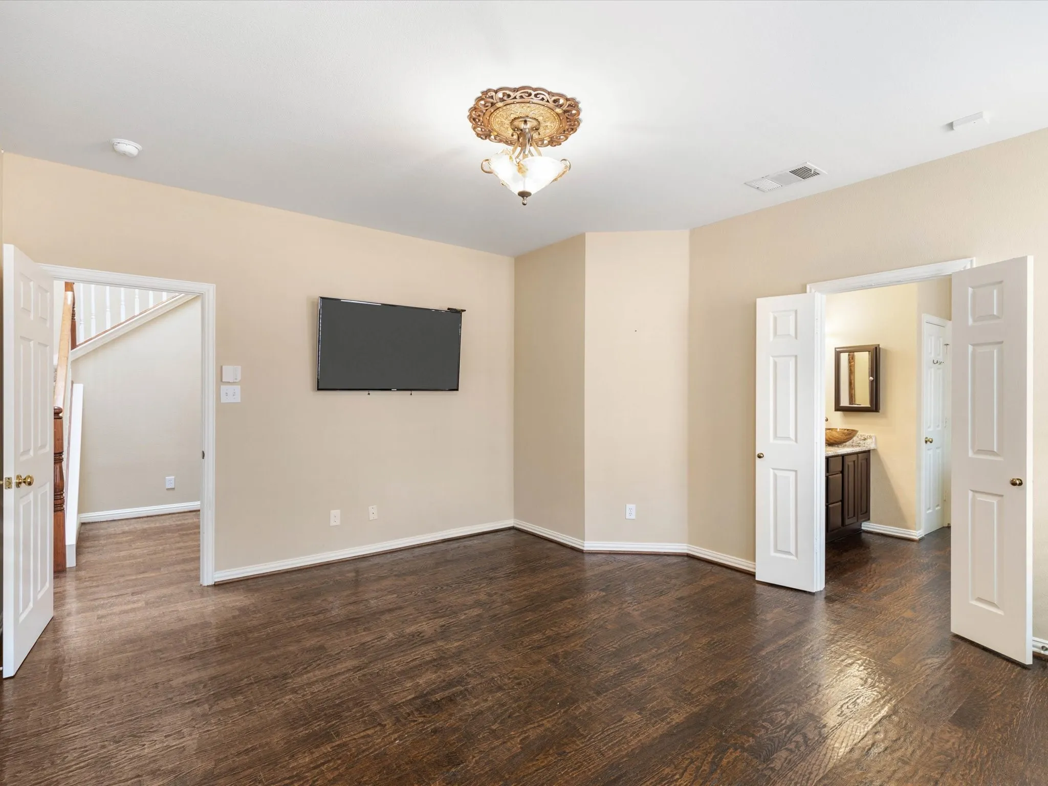 Single Family Residence For Rent in Collin County , 8129 Springmoss Drive, Plano, Texas 75025, 4 Bedroom, 3 Bathroom, 2 Garage spaces, 2,124 Sqft, built in 1997, mls#21385364, Real Estate Agent in Plano, Homes For Rent in Collin county, Homes For Rent in Plano, Realtor in Plano Texas, Real Estate Brokerage Independent Realty Texas, Luminita Cordes Realtor