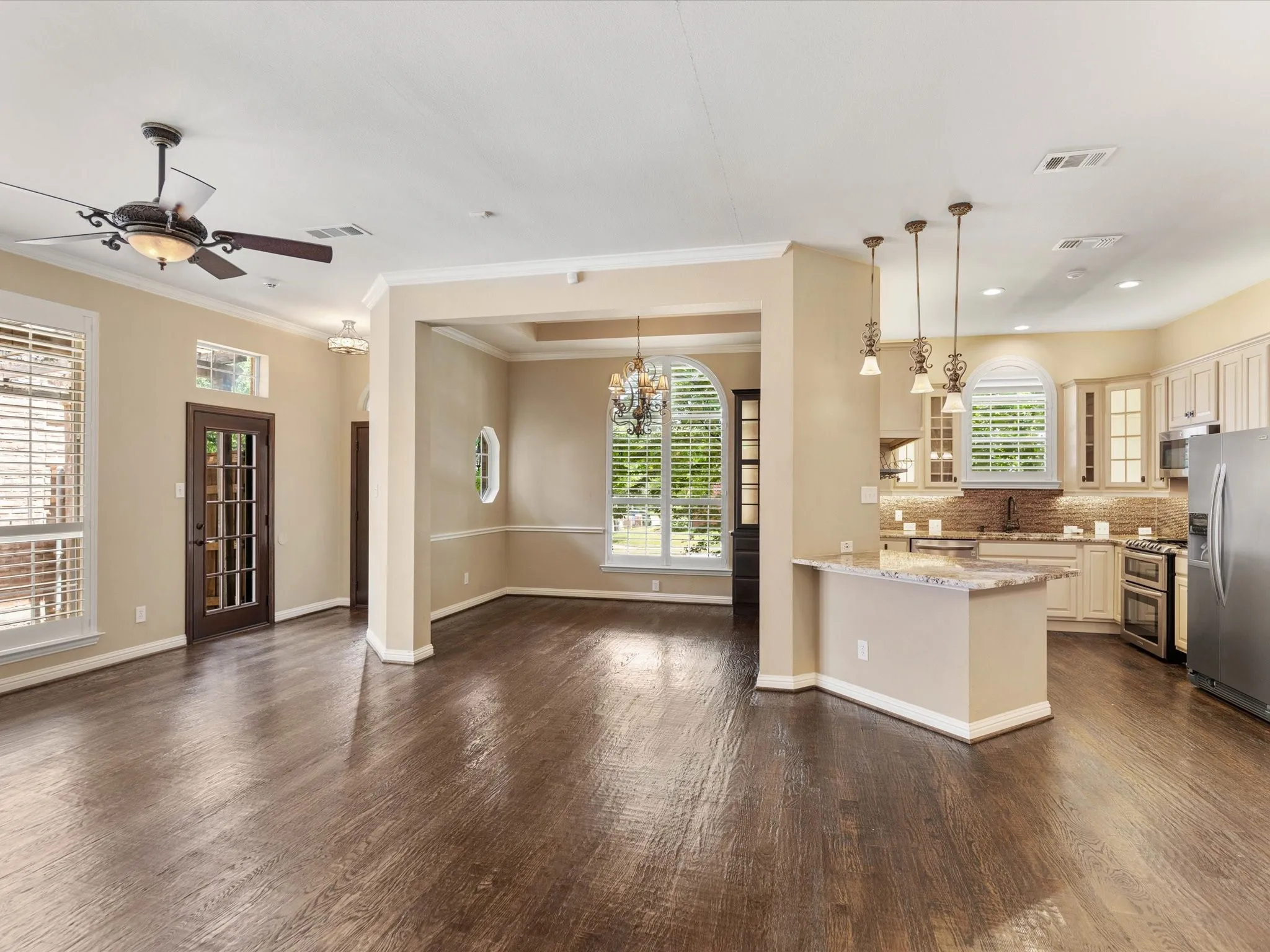 Single Family Residence For Rent in Collin County , 8129 Springmoss Drive, Plano, Texas 75025, 4 Bedroom, 3 Bathroom, 2 Garage spaces, 2,124 Sqft, built in 1997, mls#21385364, Real Estate Agent in Plano, Homes For Rent in Collin county, Homes For Rent in Plano, Realtor in Plano Texas, Real Estate Brokerage Independent Realty Texas, Luminita Cordes Realtor