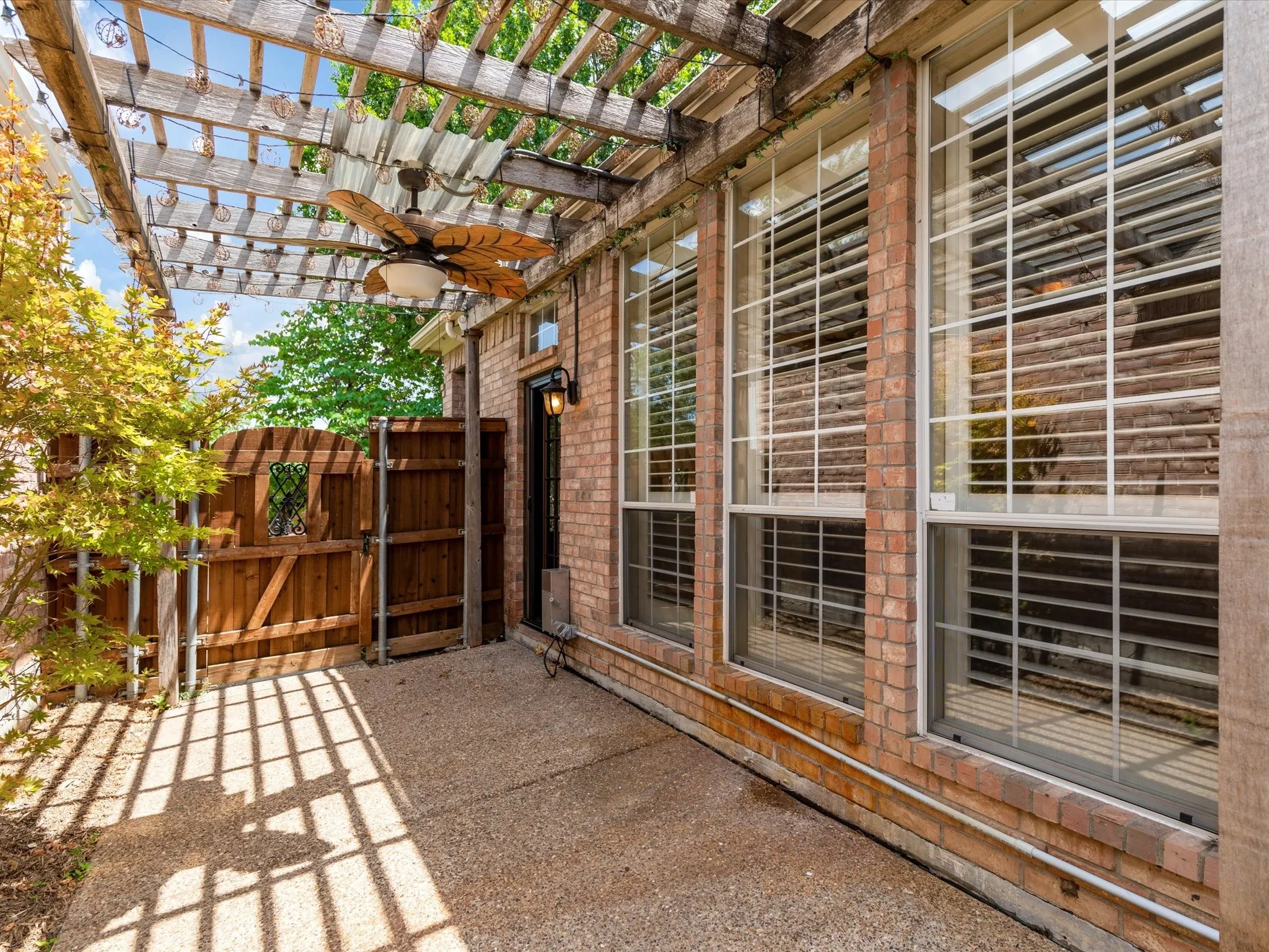 Single Family Residence For Rent in Collin County , 8129 Springmoss Drive, Plano, Texas 75025, 4 Bedroom, 3 Bathroom, 2 Garage spaces, 2,124 Sqft, built in 1997, mls#21385364, Real Estate Agent in Plano, Homes For Rent in Collin county, Homes For Rent in Plano, Realtor in Plano Texas, Real Estate Brokerage Independent Realty Texas, Luminita Cordes Realtor