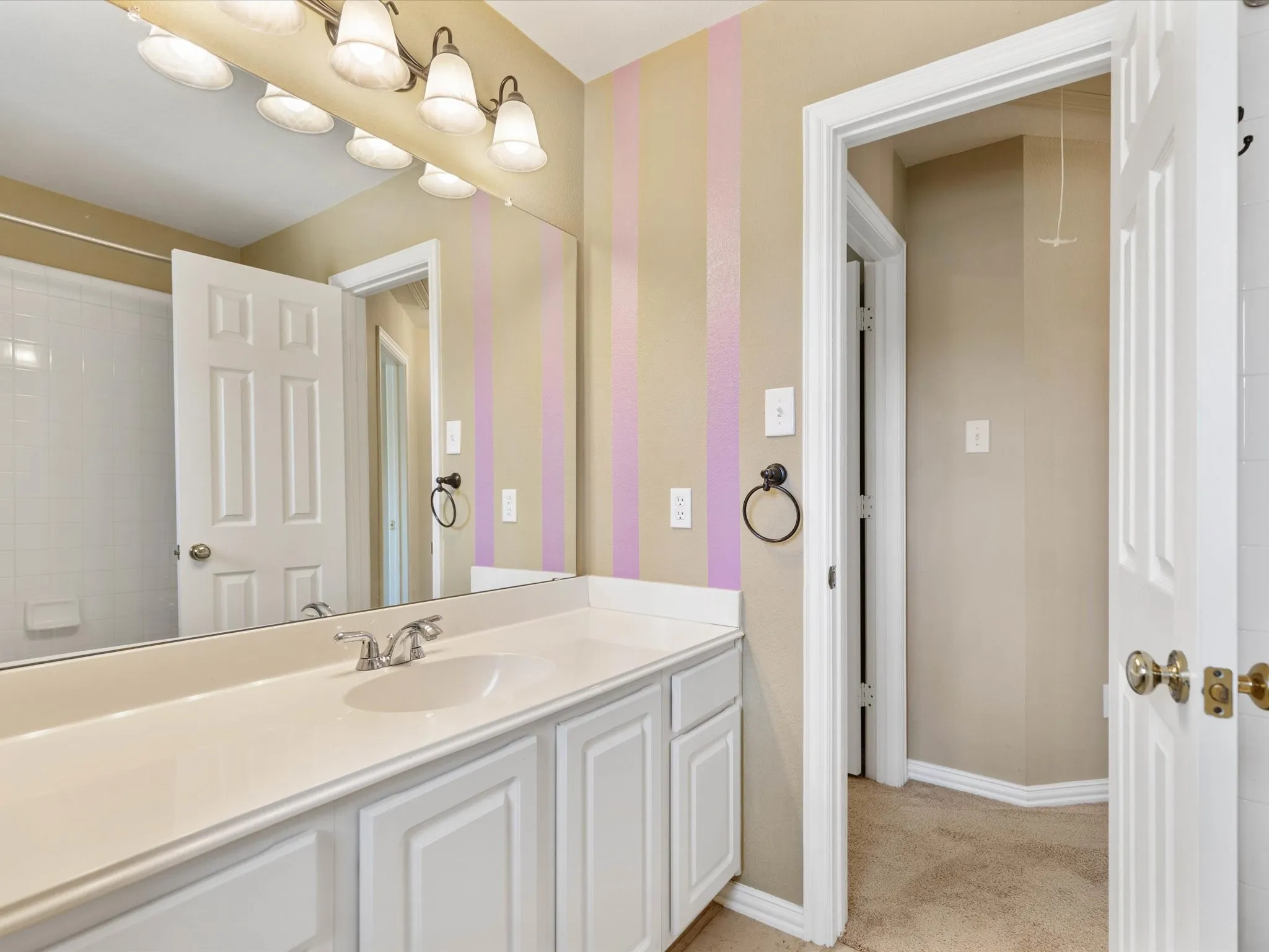 Single Family Residence For Rent in Collin County , 8129 Springmoss Drive, Plano, Texas 75025, 4 Bedroom, 3 Bathroom, 2 Garage spaces, 2,124 Sqft, built in 1997, mls#21385364, Real Estate Agent in Plano, Homes For Rent in Collin county, Homes For Rent in Plano, Realtor in Plano Texas, Real Estate Brokerage Independent Realty Texas, Luminita Cordes Realtor
