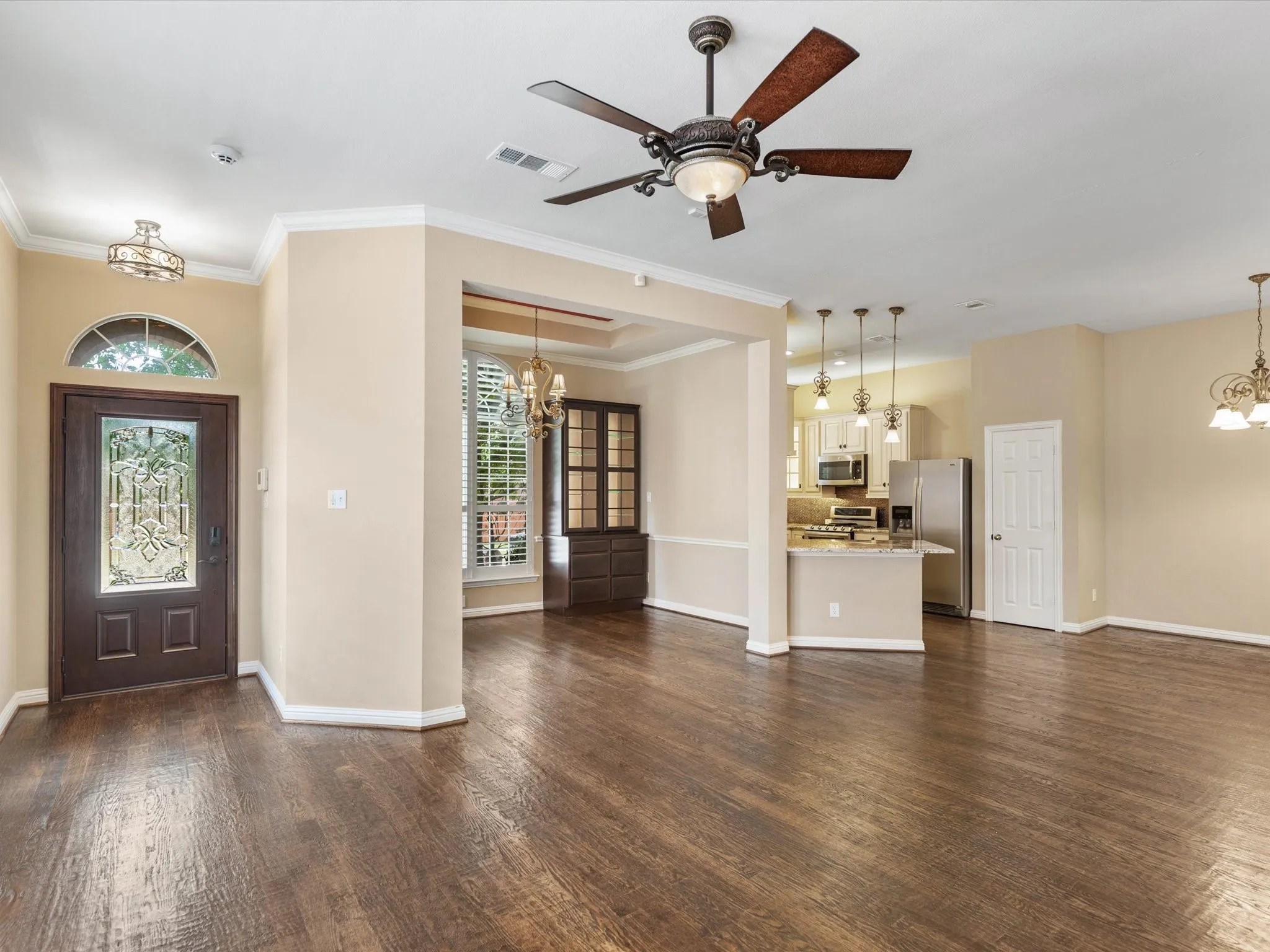 Single Family Residence For Rent in Collin County , 8129 Springmoss Drive, Plano, Texas 75025, 4 Bedroom, 3 Bathroom, 2 Garage spaces, 2,124 Sqft, built in 1997, mls#21385364, Real Estate Agent in Plano, Homes For Rent in Collin county, Homes For Rent in Plano, Realtor in Plano Texas, Real Estate Brokerage Independent Realty Texas, Luminita Cordes Realtor