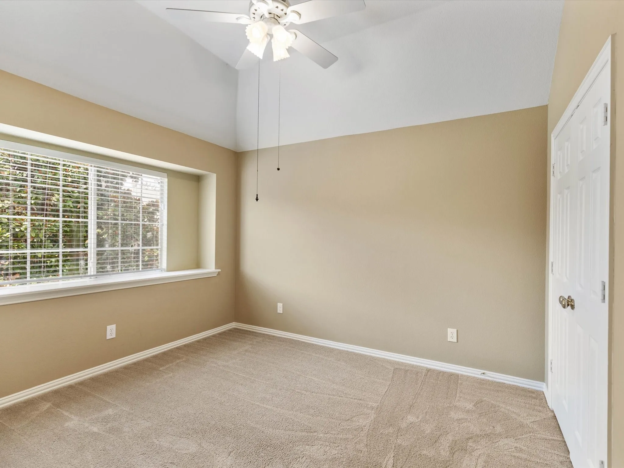 Single Family Residence For Rent in Collin County , 8129 Springmoss Drive, Plano, Texas 75025, 4 Bedroom, 3 Bathroom, 2 Garage spaces, 2,124 Sqft, built in 1997, mls#21385364, Real Estate Agent in Plano, Homes For Rent in Collin county, Homes For Rent in Plano, Realtor in Plano Texas, Real Estate Brokerage Independent Realty Texas, Luminita Cordes Realtor