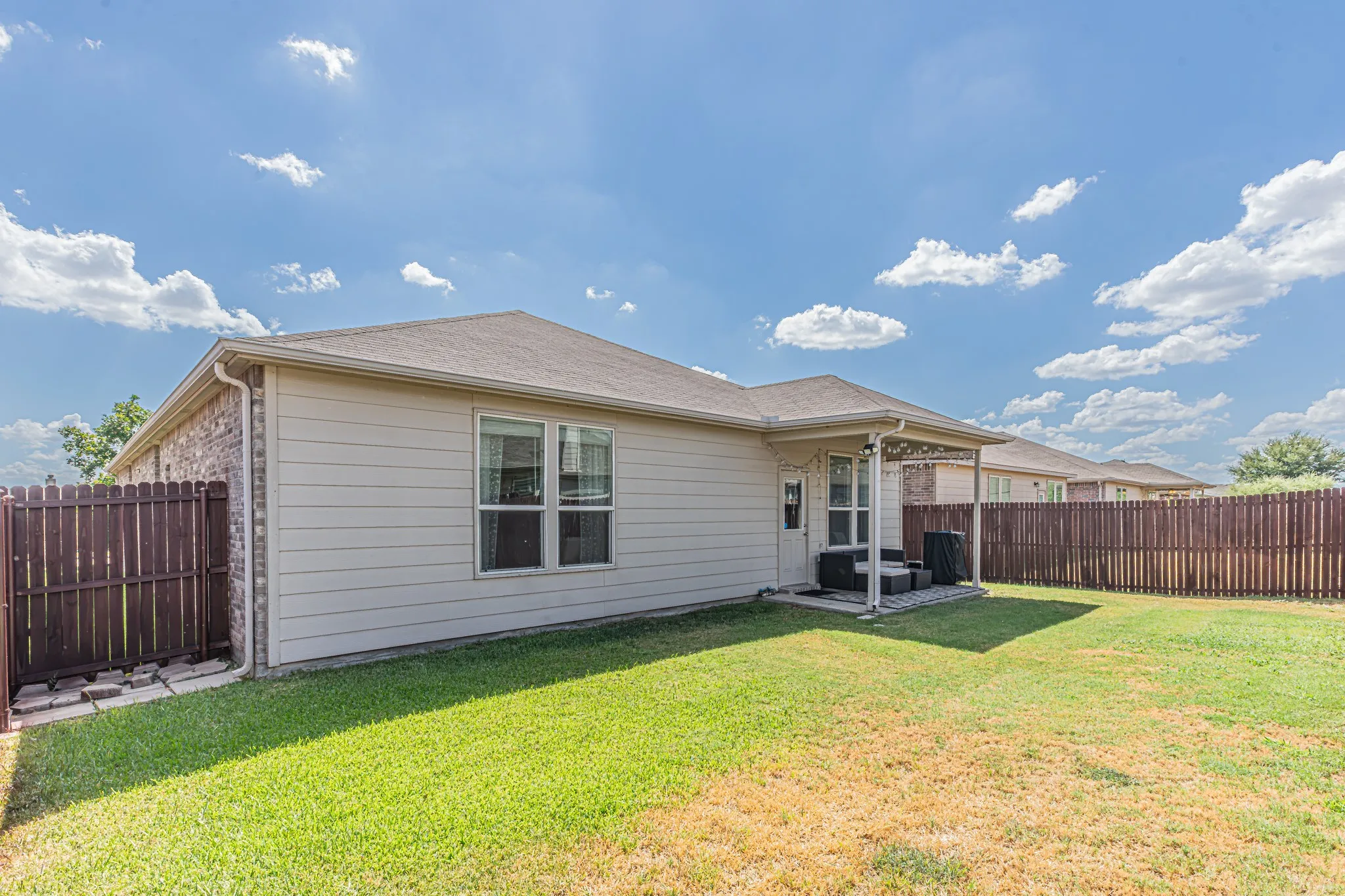 Single Family Residence For Sale in Tarrant County , 2429 Senepol Way, Fort Worth, Texas 76131, 3 Bedroom, 2 Bathroom, 2 Garage spaces, 2,152 Sqft, built in 2014, mls#21383510, Real Estate Agent in Fort Worth, Homes For Sale in Tarrant county, Homes For Sale in Fort Worth, Realtor in Fort Worth Texas, Real Estate Brokerage Independent Realty Texas, Luminita Cordes Realtor
