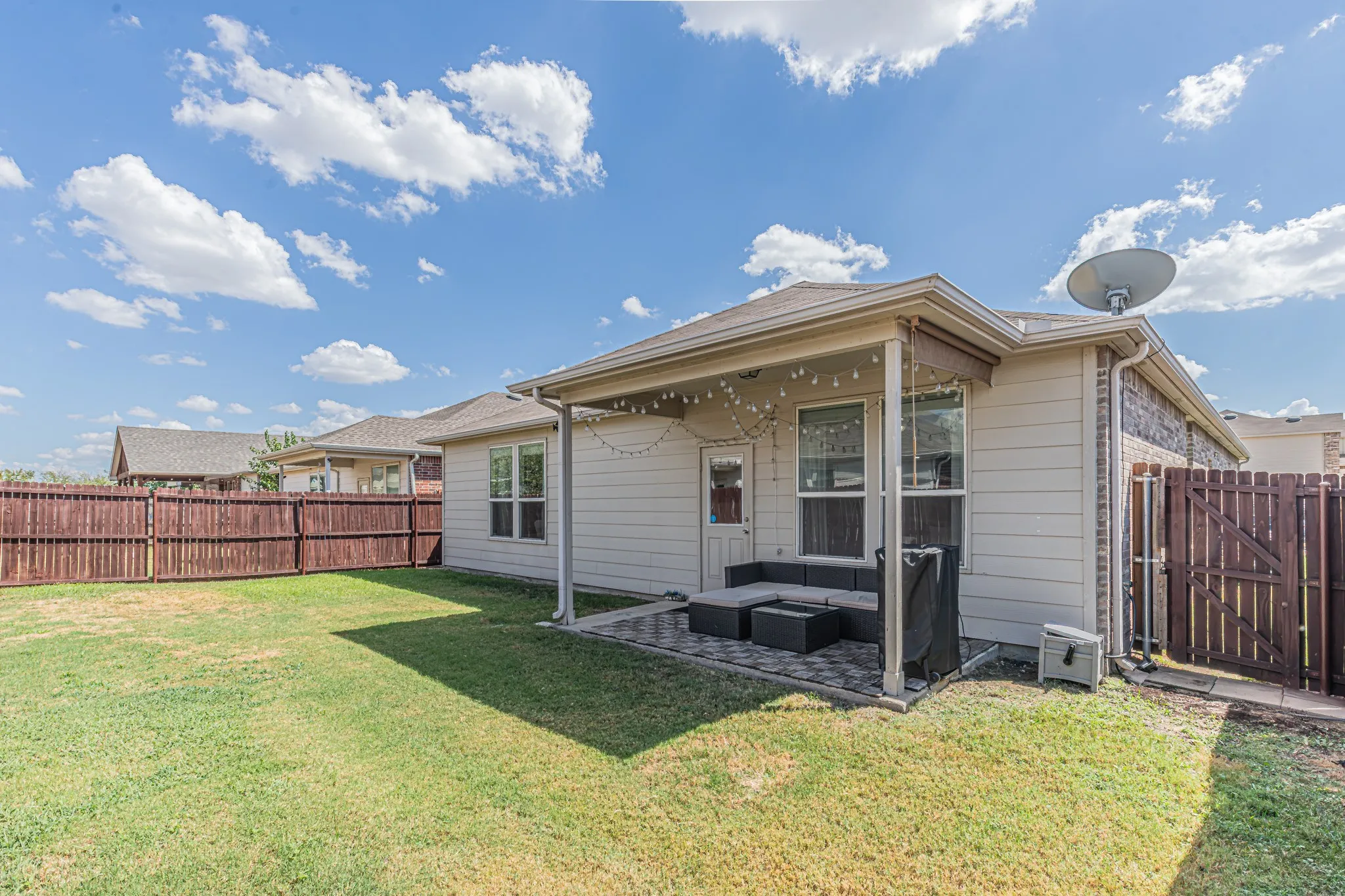 Single Family Residence For Sale in Tarrant County , 2429 Senepol Way, Fort Worth, Texas 76131, 3 Bedroom, 2 Bathroom, 2 Garage spaces, 2,152 Sqft, built in 2014, mls#21383510, Real Estate Agent in Fort Worth, Homes For Sale in Tarrant county, Homes For Sale in Fort Worth, Realtor in Fort Worth Texas, Real Estate Brokerage Independent Realty Texas, Luminita Cordes Realtor