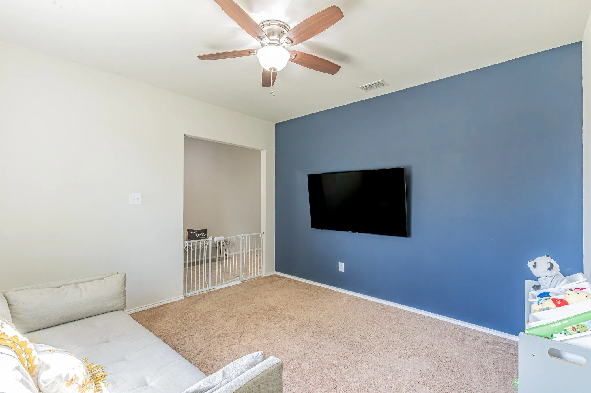 Single Family Residence For Sale in Tarrant County , 2429 Senepol Way, Fort Worth, Texas 76131, 3 Bedroom, 2 Bathroom, 2 Garage spaces, 2,152 Sqft, built in 2014, mls#21383510, Real Estate Agent in Fort Worth, Homes For Sale in Tarrant county, Homes For Sale in Fort Worth, Realtor in Fort Worth Texas, Real Estate Brokerage Independent Realty Texas, Luminita Cordes Realtor