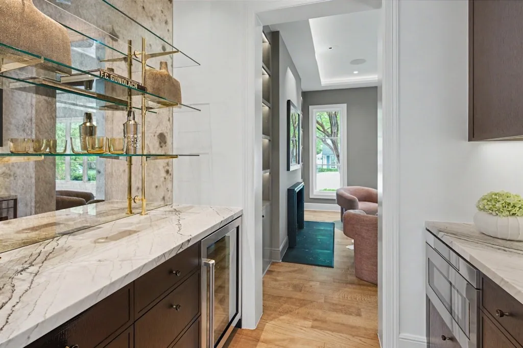 Single Family Residence For Sale in Dallas County , 4636 Belclaire Avenue, Highland Park, Texas 75209, 4 Bedroom, 6 Bathroom, 3 Garage spaces, 5,169 Sqft, built in 2007, mls#21380169, Real Estate Agent in Highland Park, Homes For Sale in Dallas county, Homes For Sale in Highland Park, Realtor in Highland Park Texas, Real Estate Brokerage Independent Realty Texas, Luminita Cordes Realtor